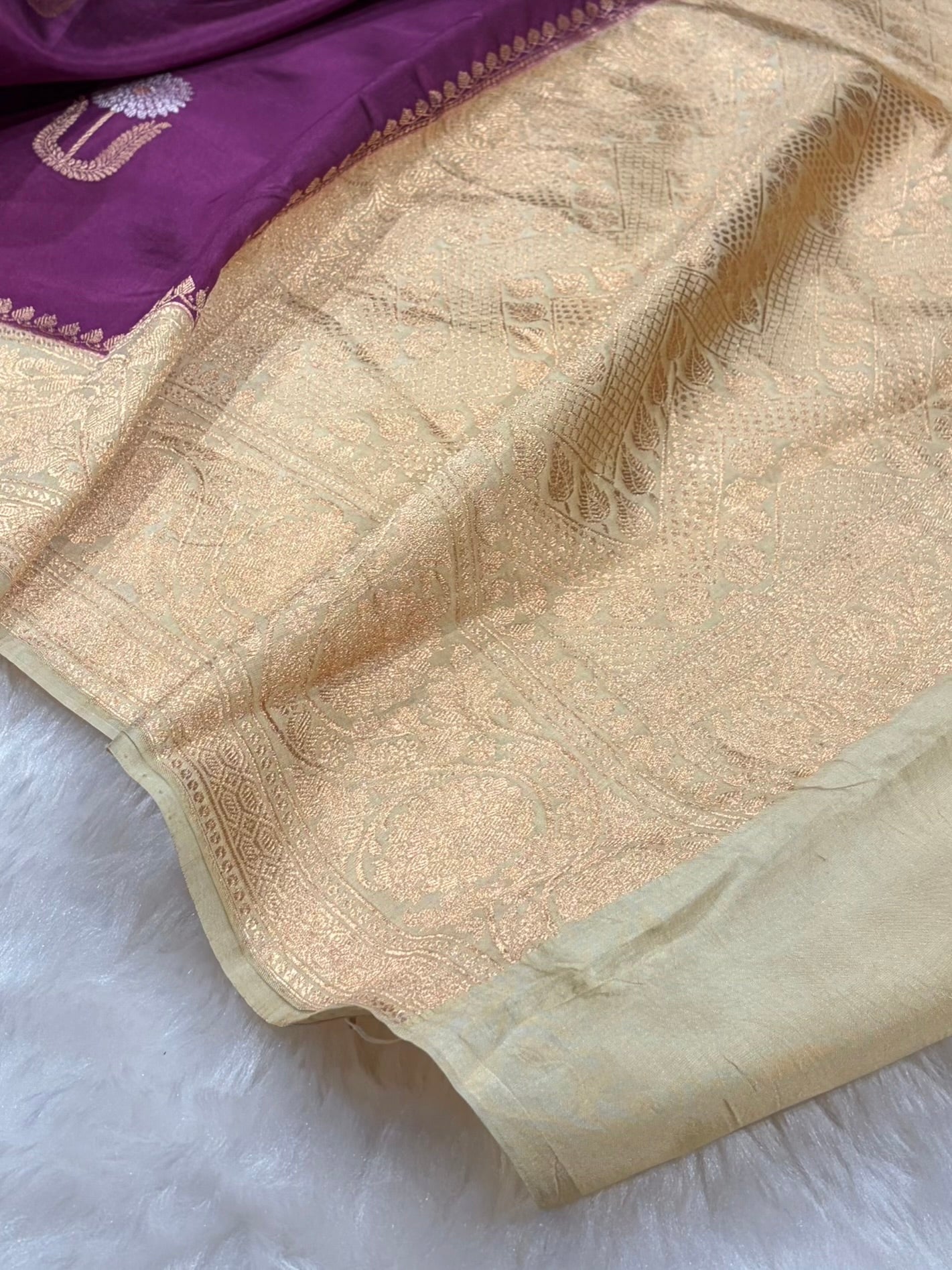 Banarasi Wine With Cream Contrast Shades Minakari Boota Handwoven Pure Paper Silk RM-85