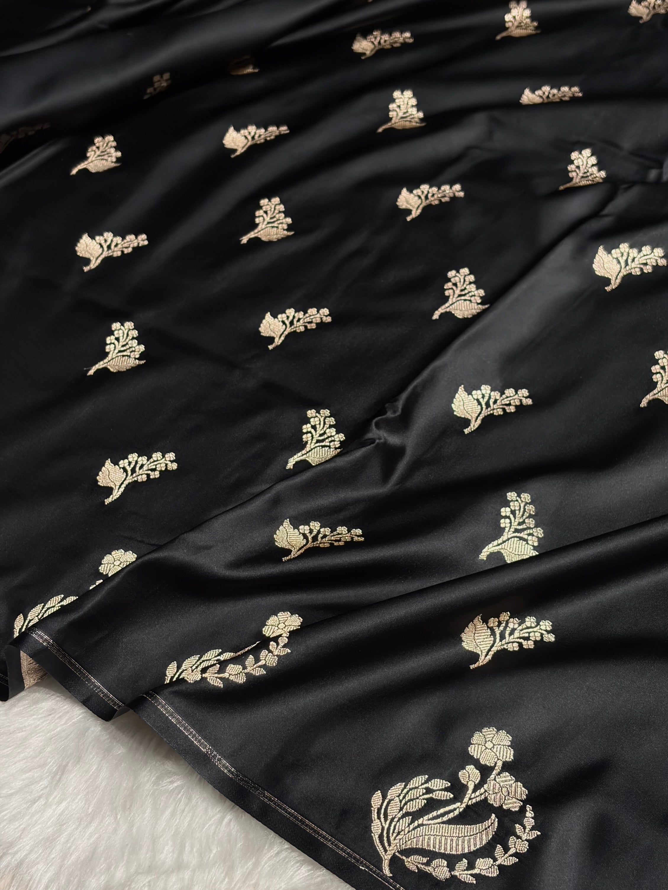 Black Boota With Floral Border Mashru Silk Saree MSM-91