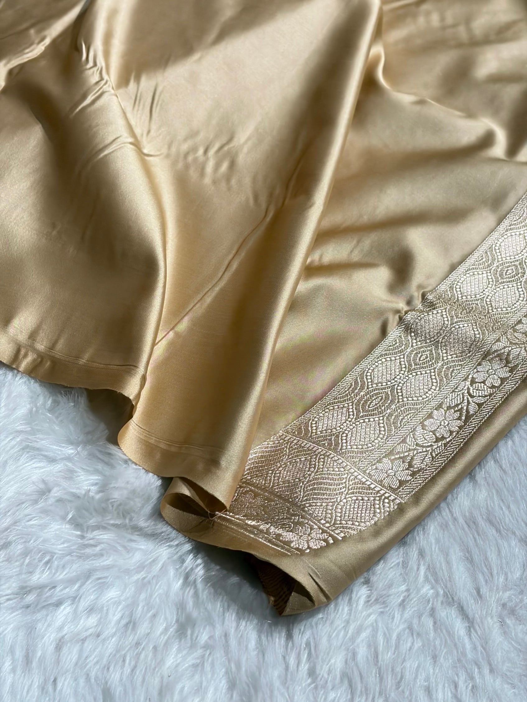 Beige Shades Tanchoi Motif Mashru Silk Saree MST-15