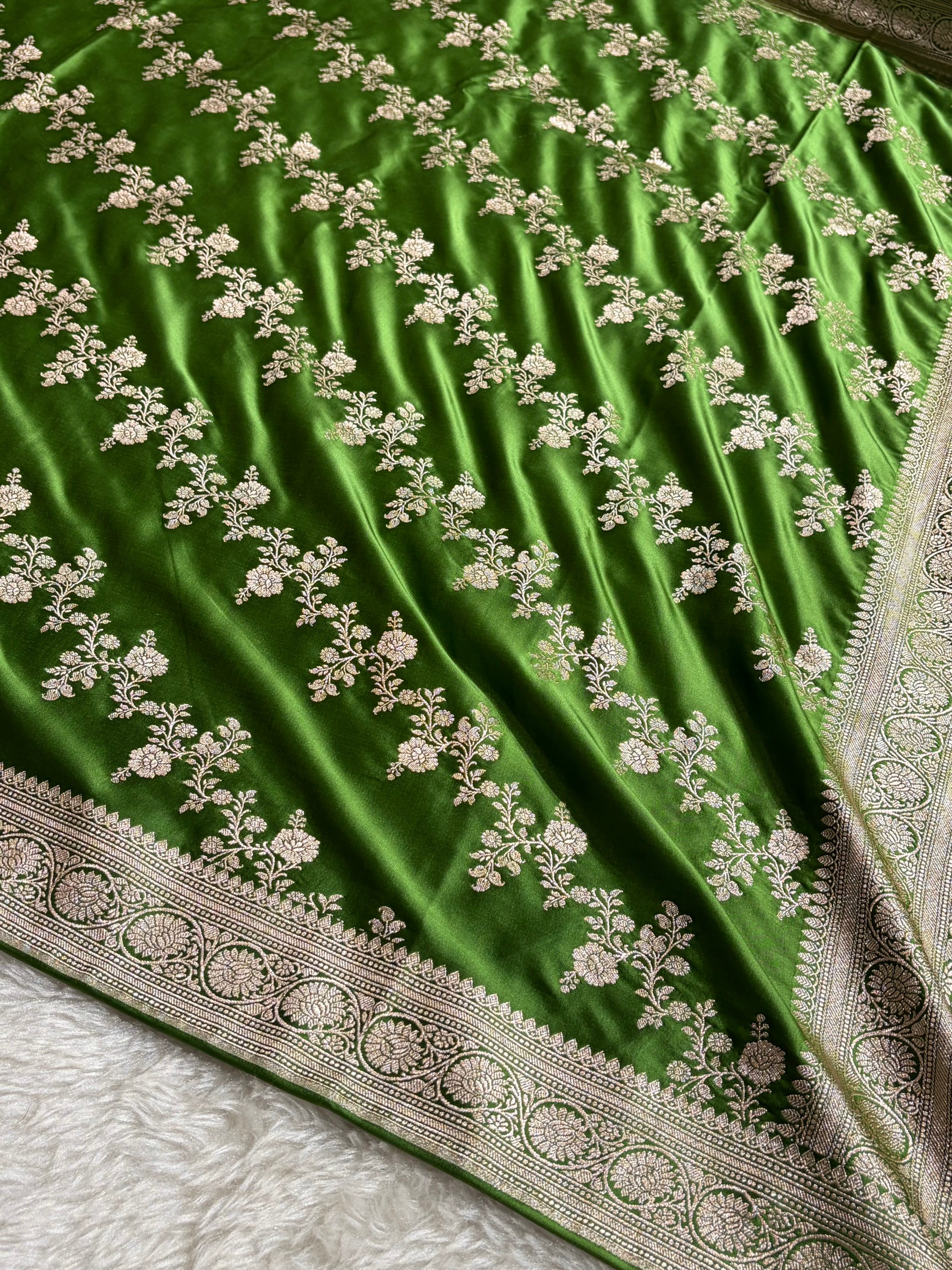 Dark Mahndi Cross Pattern Mashru Silk Saree MCS01