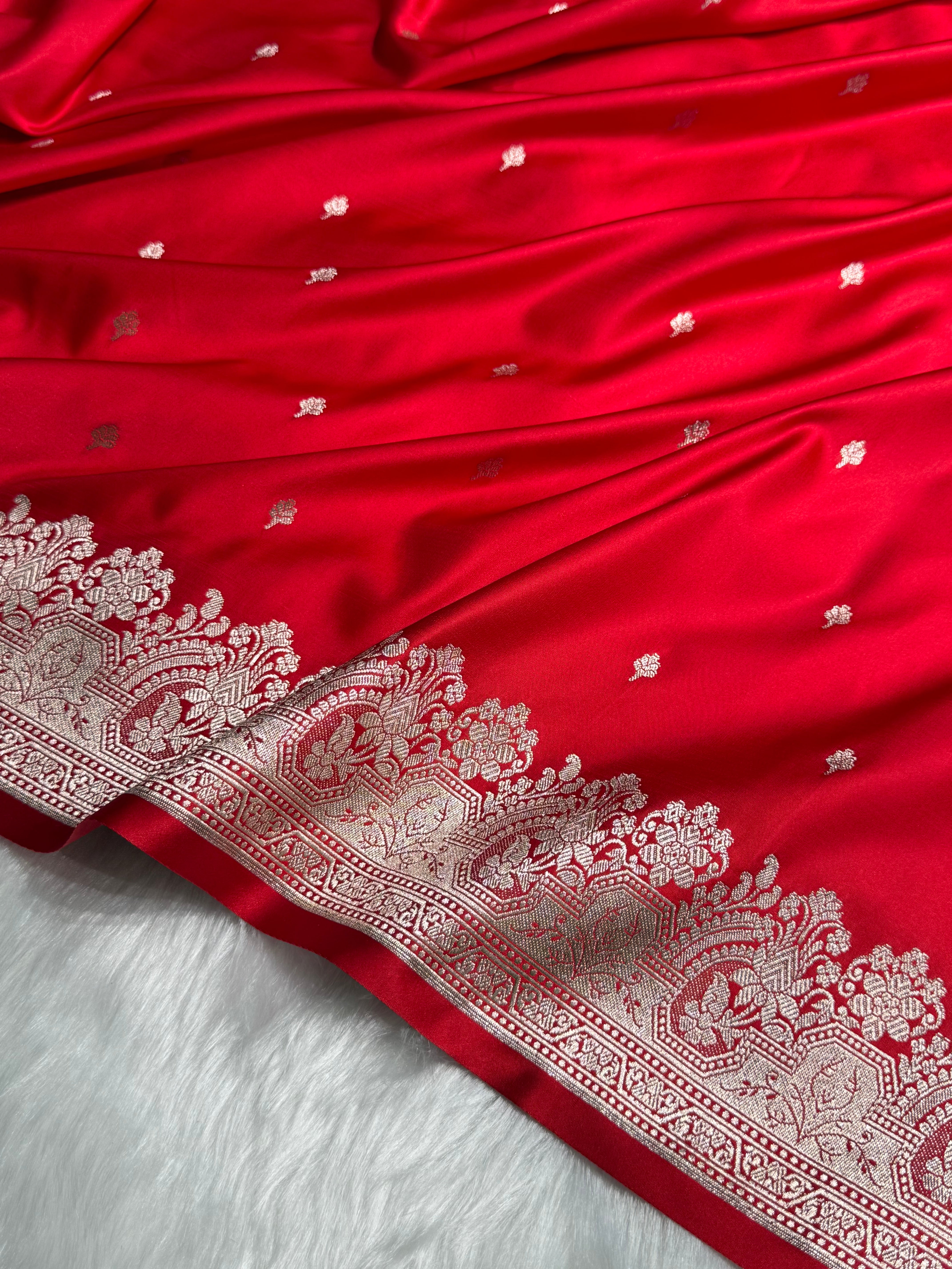 Red Shades Motif Booti Mashru Silk Saree