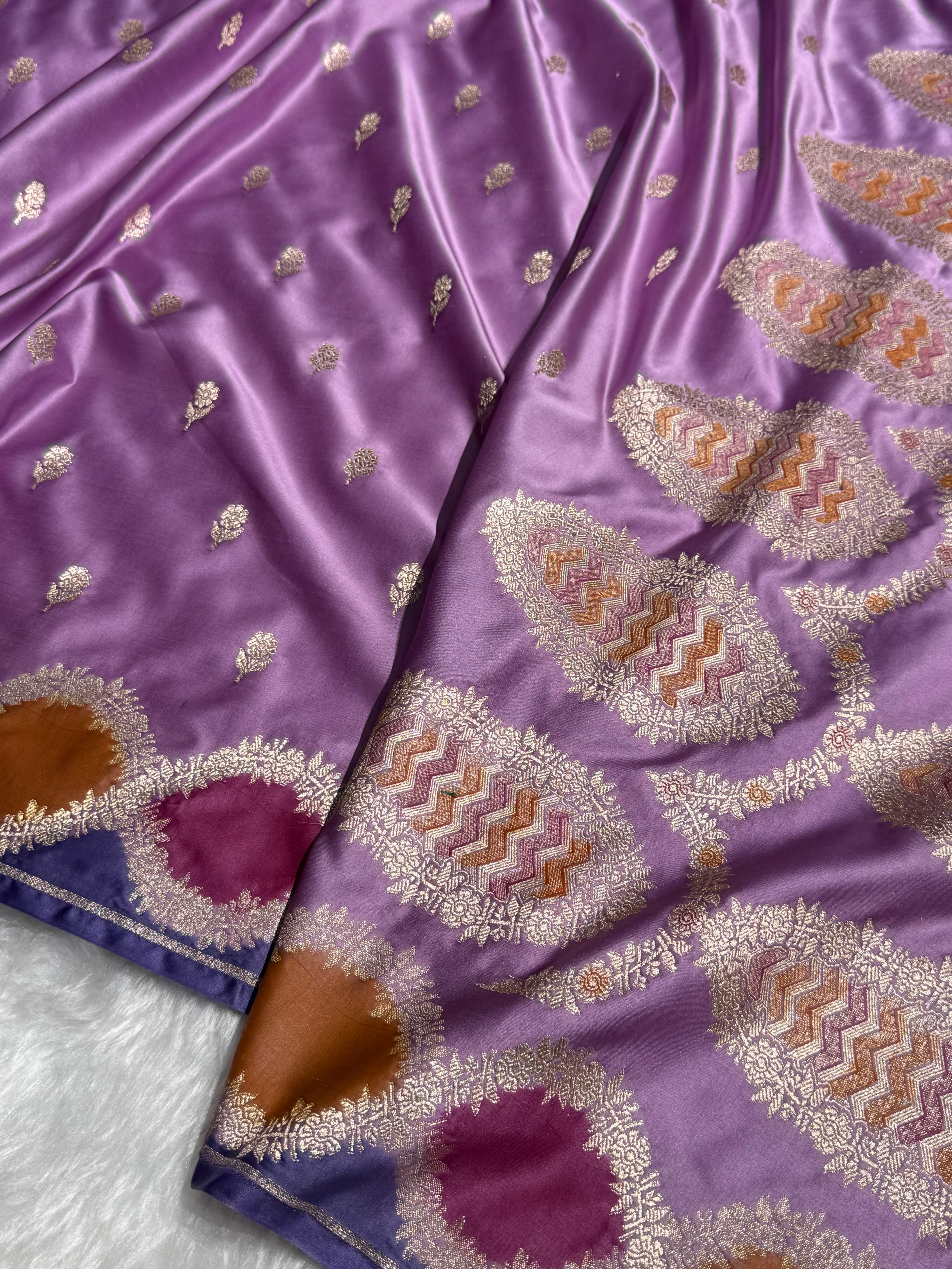 Lavender Rangkart Scallop Floral Booti Mashru Silk Saree