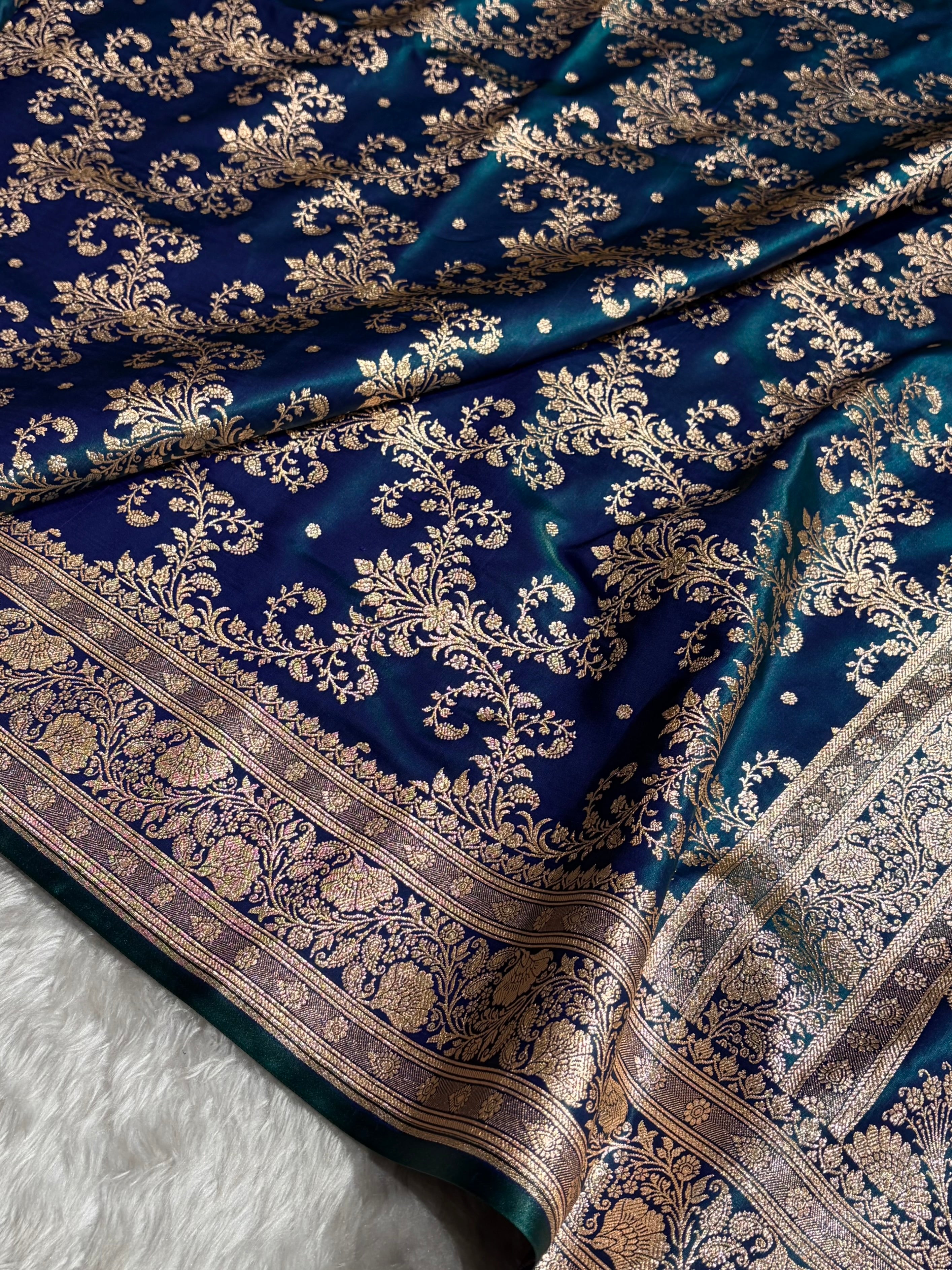 Peacock Shades Jaal Pattern Banarasi Satin Silk Saree SS49