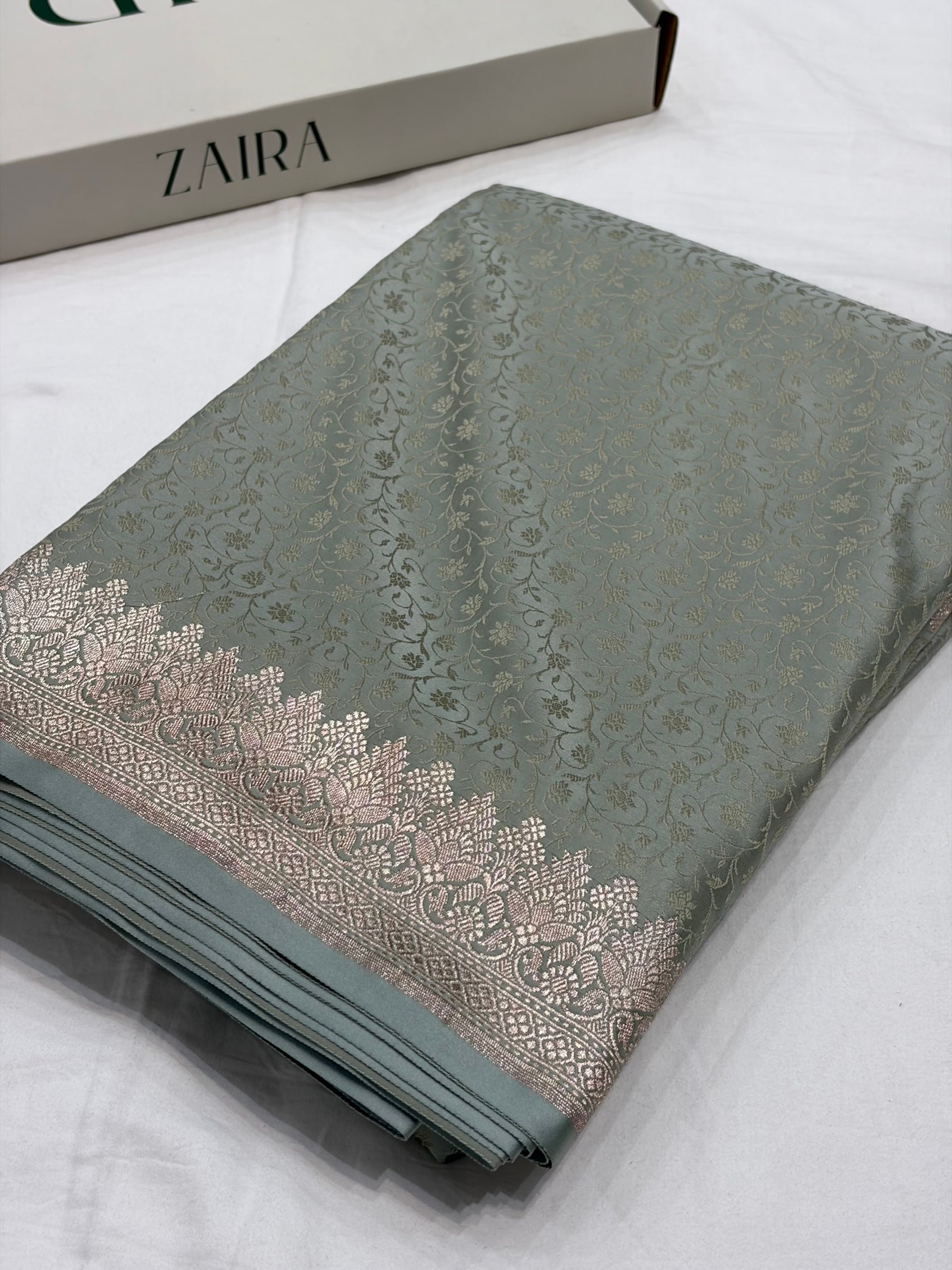 Dusty Pista Shade With Tanchoi Booti Pattern Mashru Silk Saree
