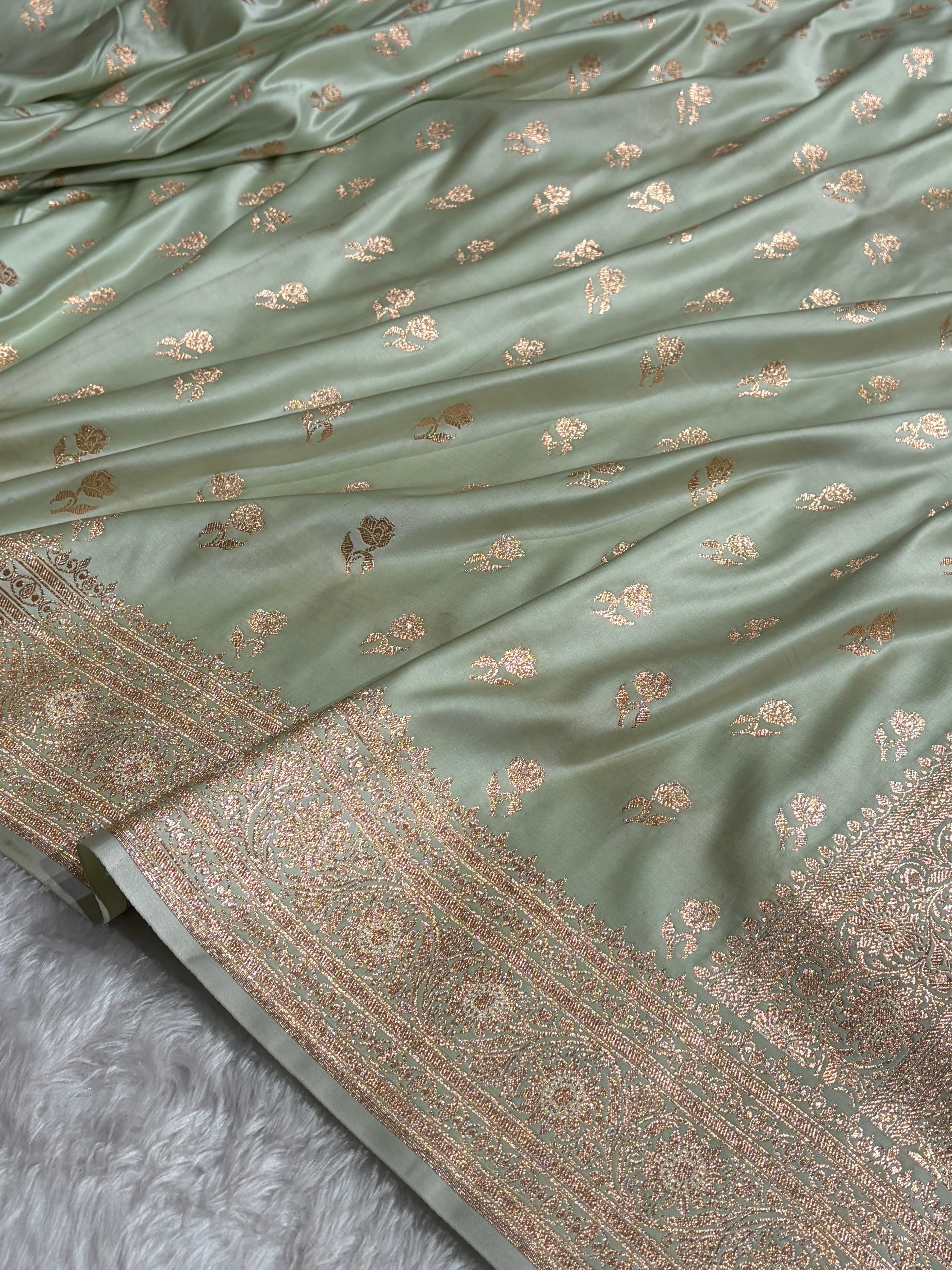 Light Lista Banarasi Boota Katan Silk Saree