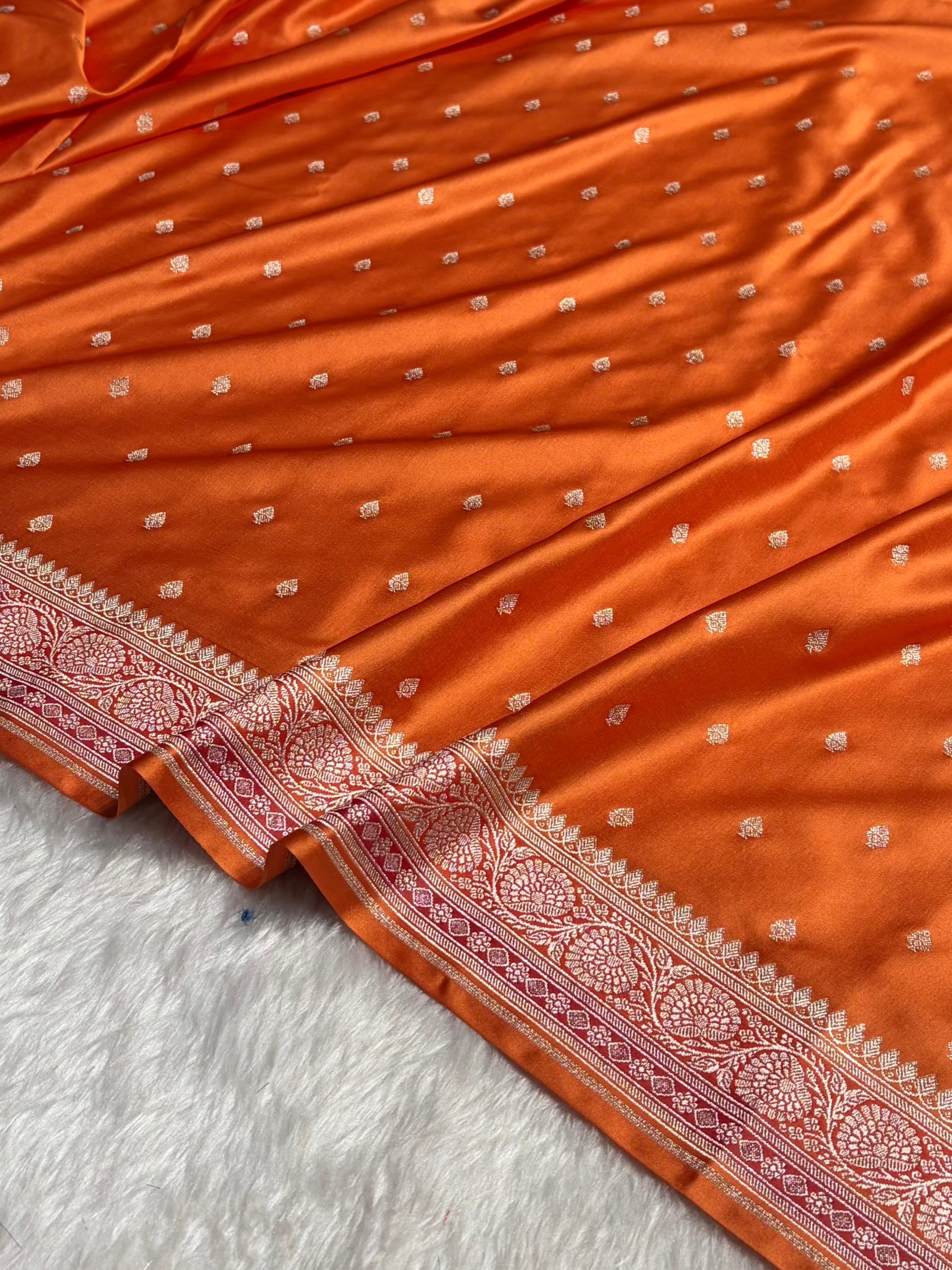 Rusty Orange Shades With Contrast Border Booti Mashru Silk Saree MS79