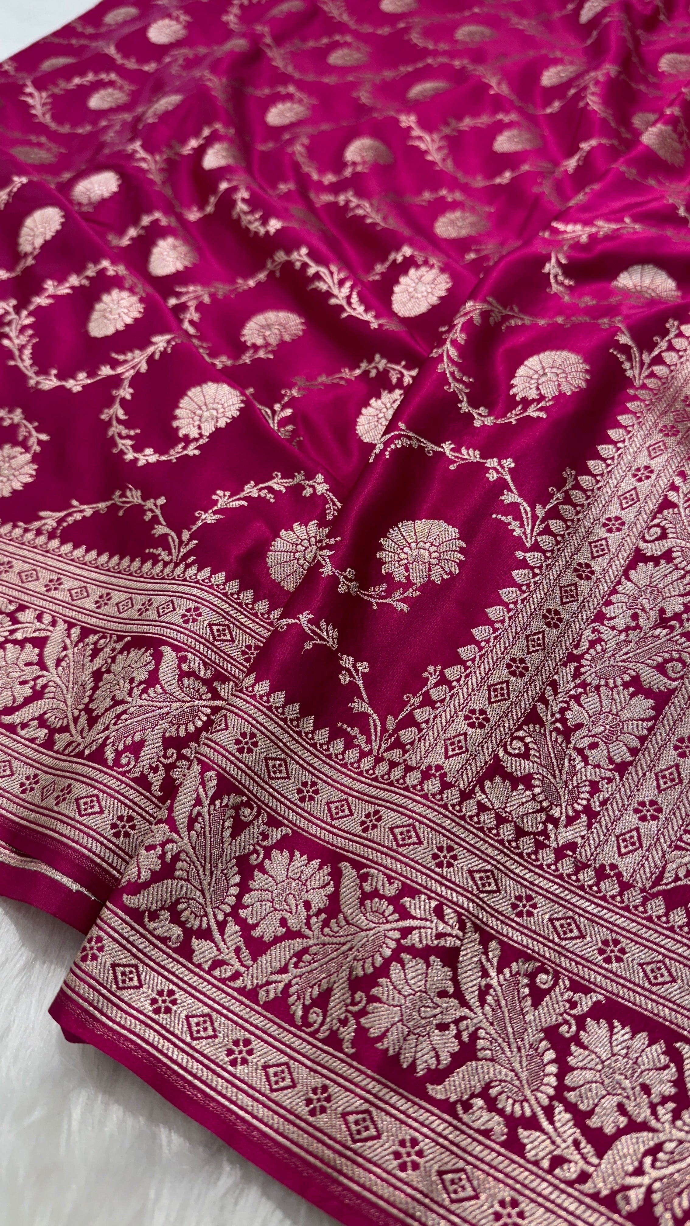 Rani Mashru Silk Banarasi Saree With Jaal Pattern