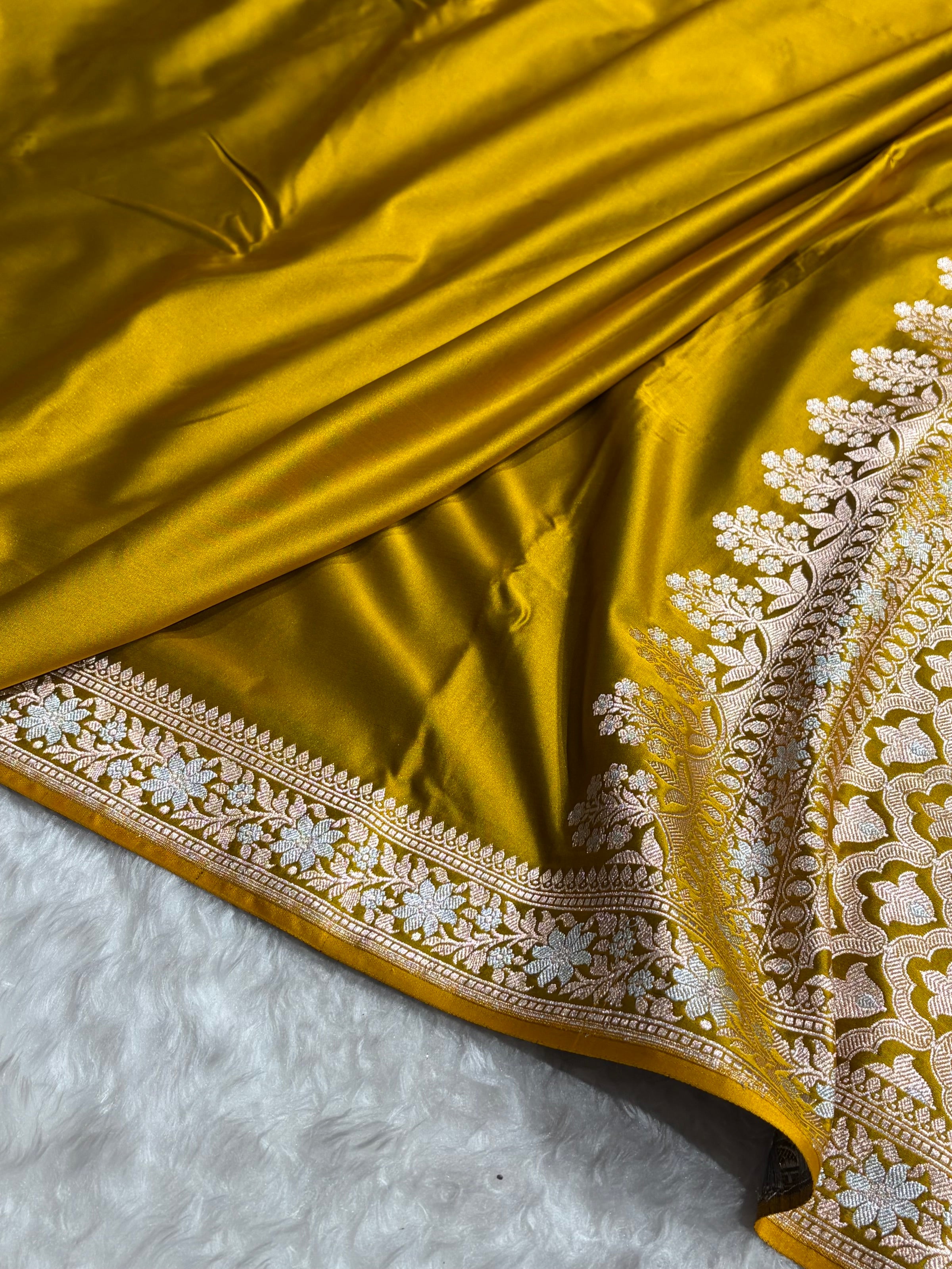 Mehndi Shades Plain Banarasi With Minakari Floral Border Mashru Silk Saree MSM-123