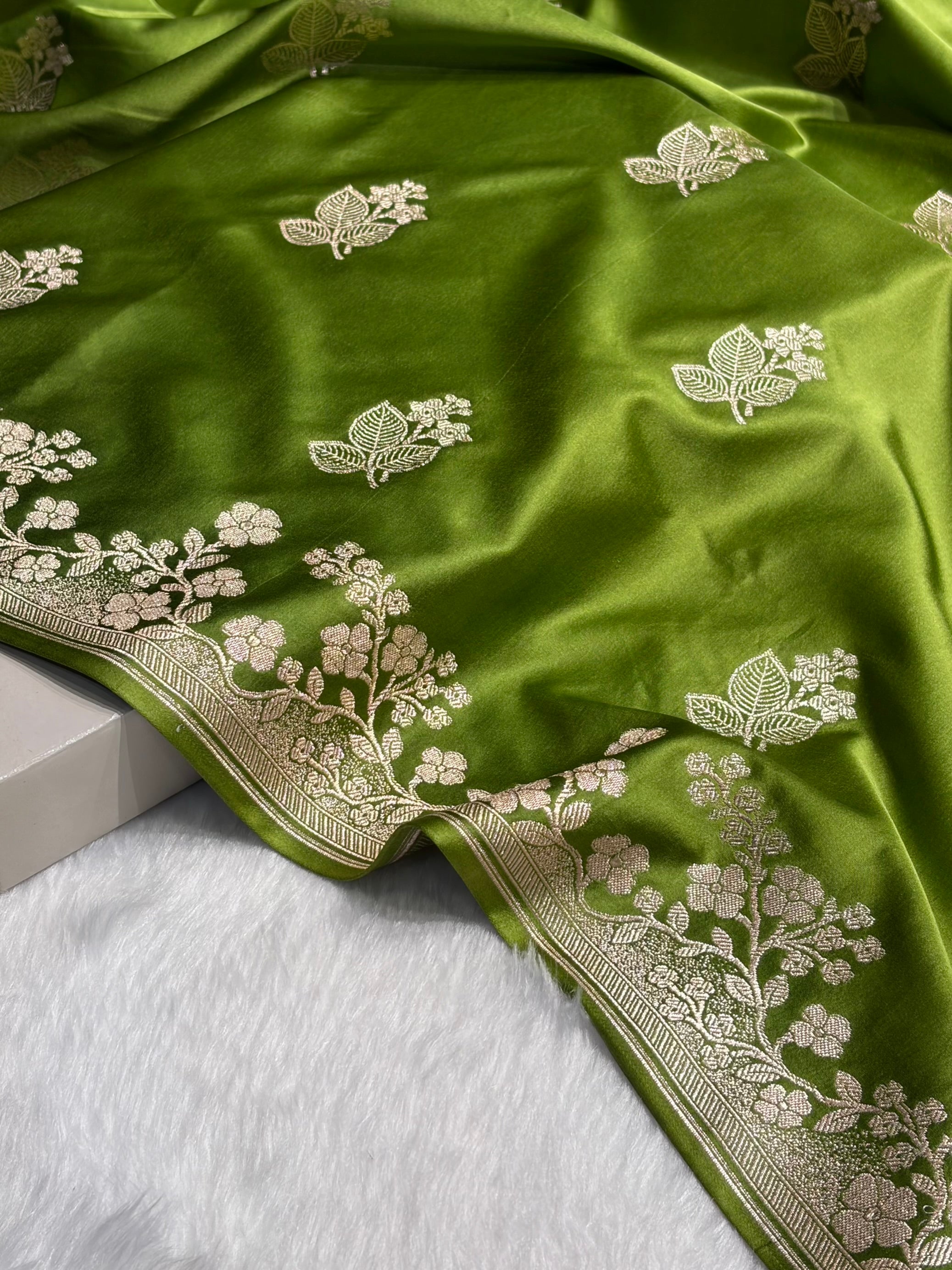 Banarasi Mehendi Shades With Floral Border Mashru Silk Saree MS83