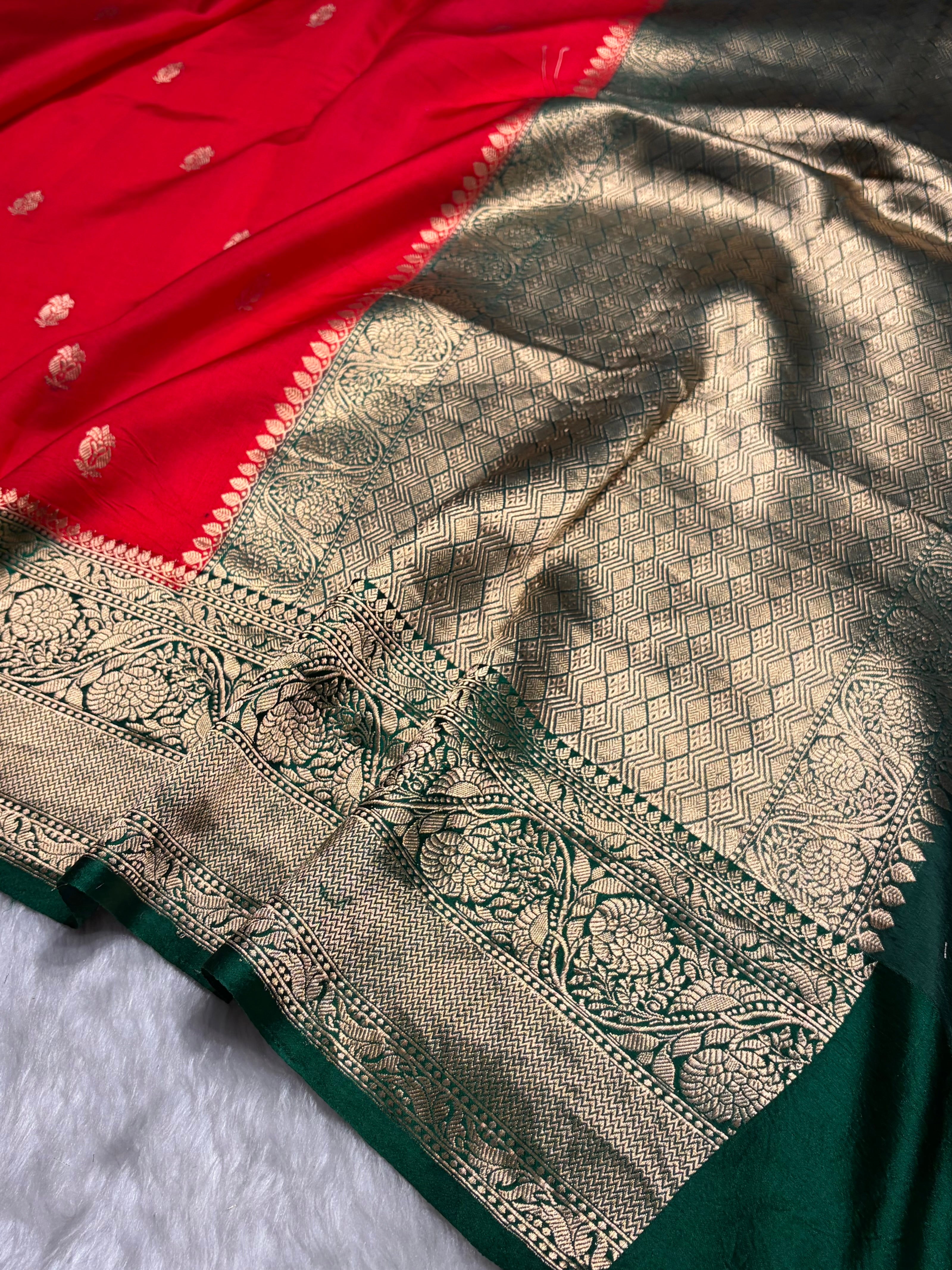 Contrast Red with Bottle Green Shades Handwoven Pure Raw Mango Silk RM-56