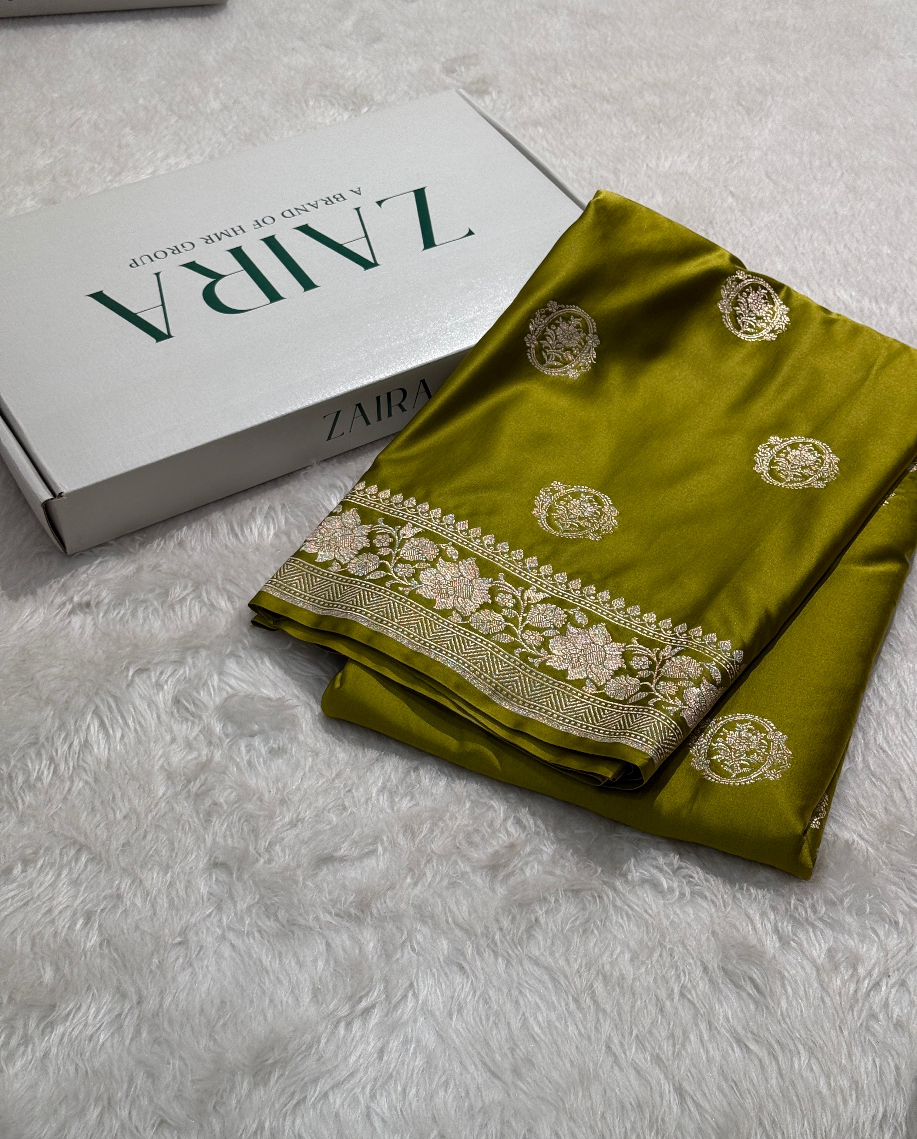 Mehandi Green Unique Motif Mashru Silk Saree