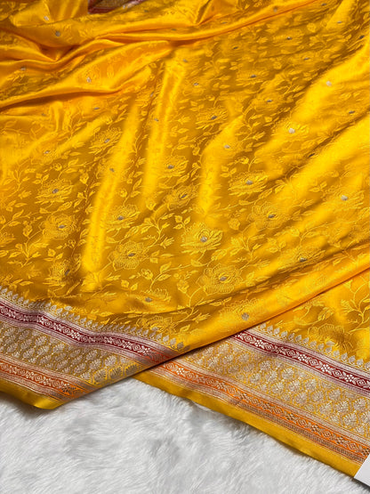 Yellow Shades Minakari Tanchoi Floral Booti Mashru Silk Saree MS59
