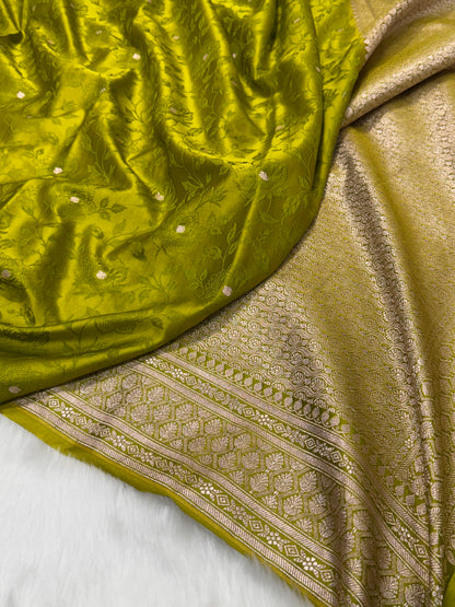 Banarasi Tanchoi Apple Green Shades Floral Booti Mashru Silk Saree