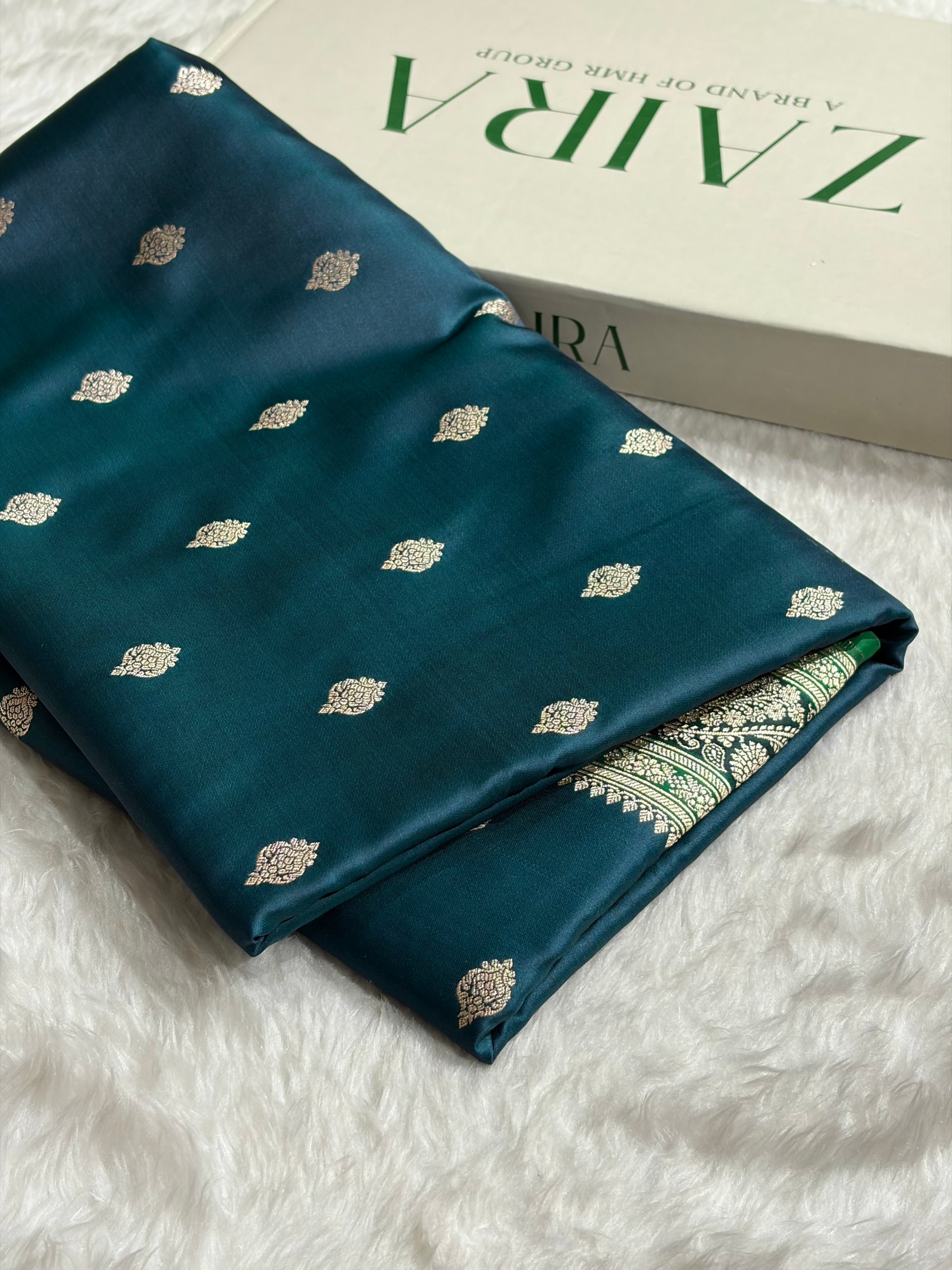 Banarasi Peacock With Contrast Black Floral Border Mashru Silk Saree MSM-101
