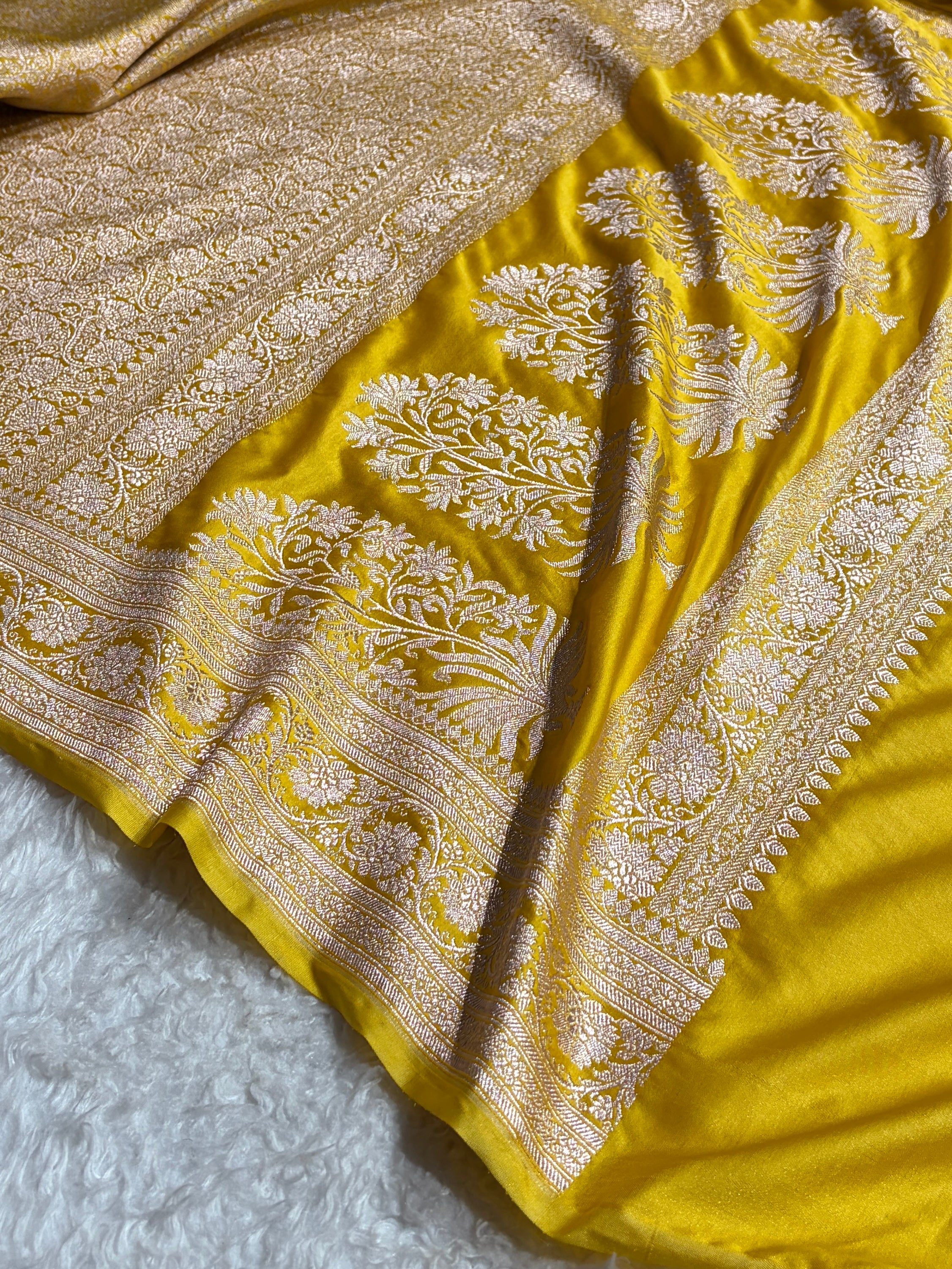 Banarasi Yellow Gold Shades Brocade Mashru Silk Saree MS84