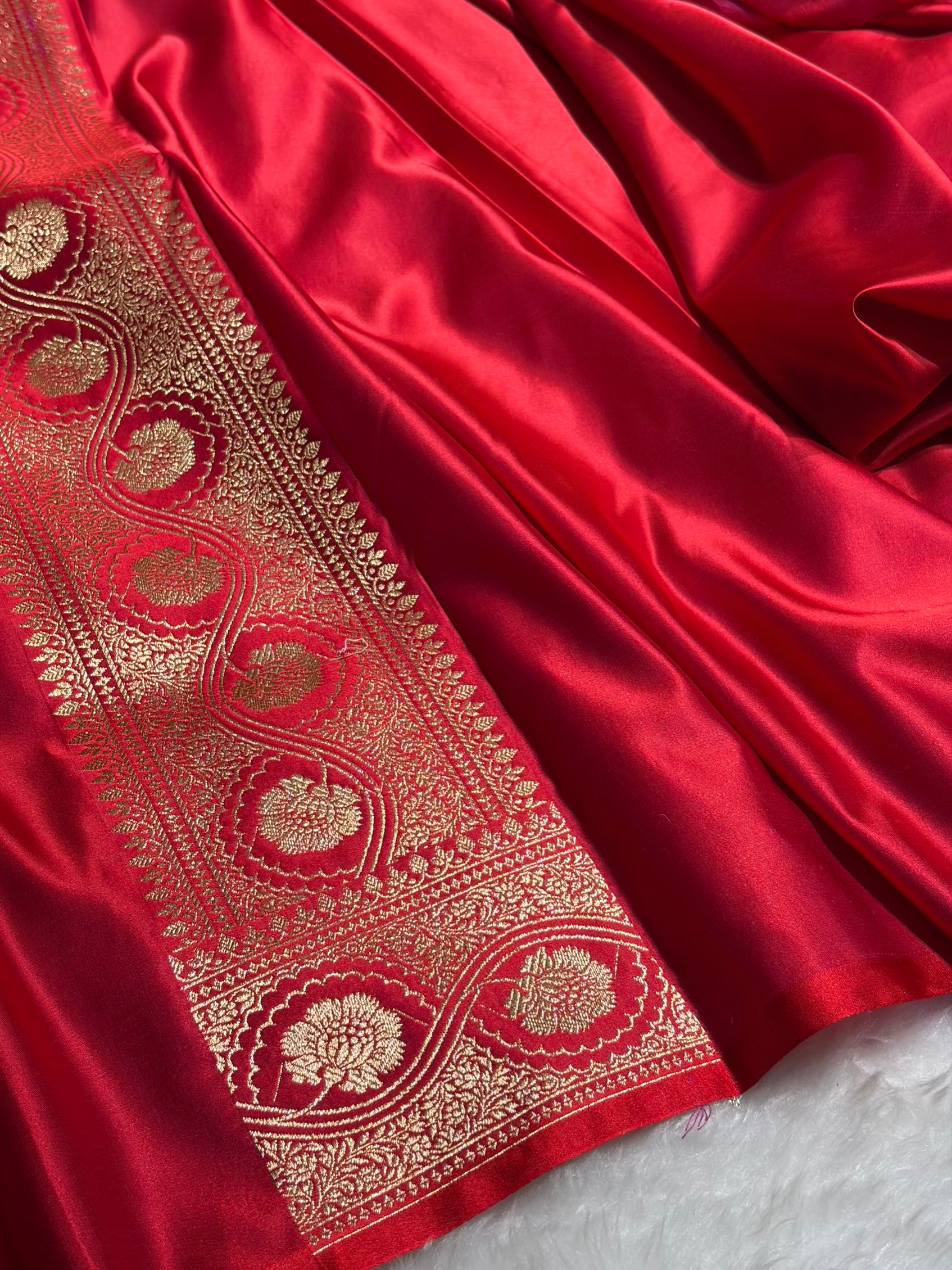 Magentic Red Floral Cross Pattern Satin Katan Silk Saree SK74