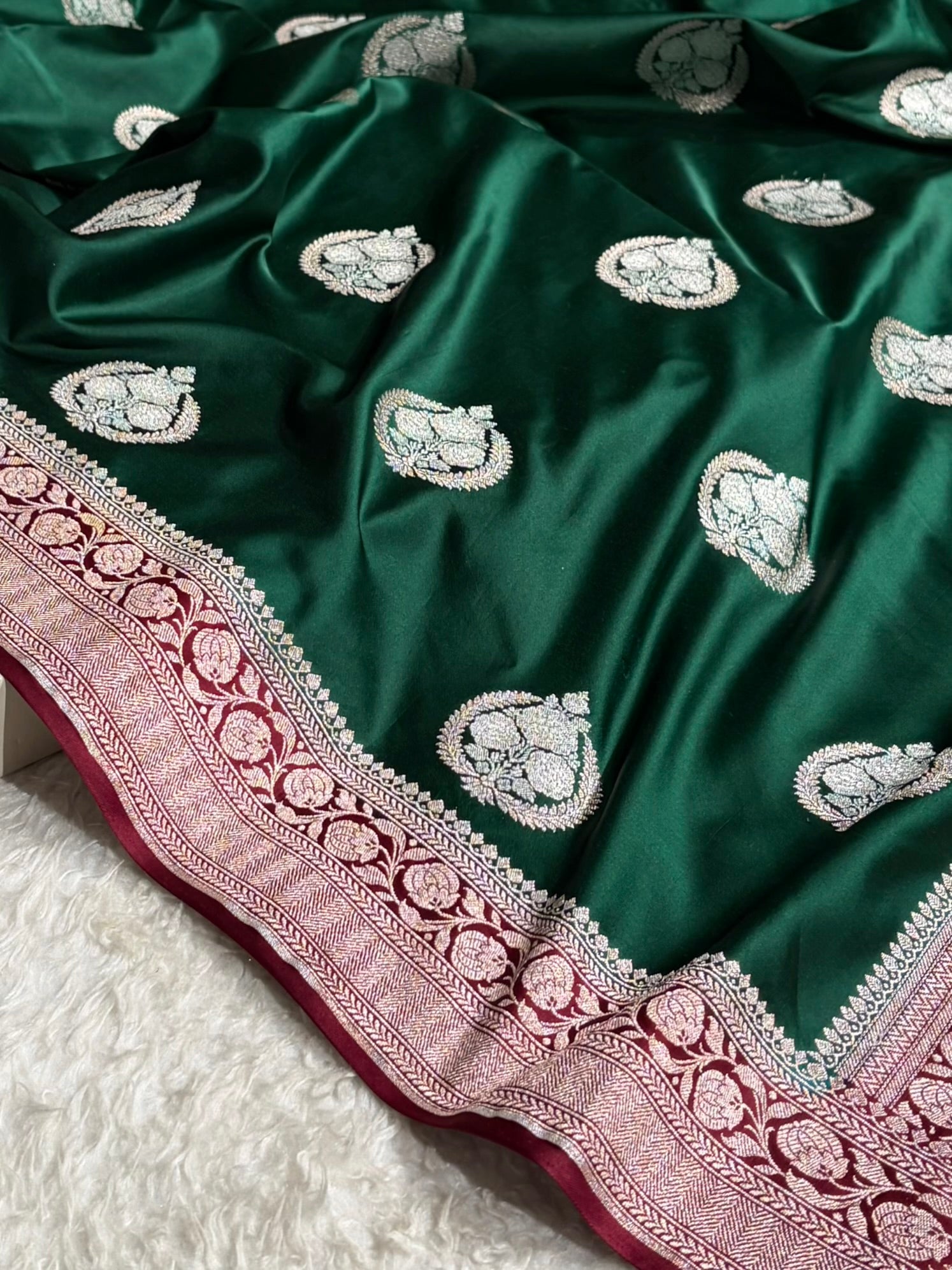 Banarasi Contrast Bottle Green  With Garnet Minakari Boota Mashru Silk Saree MS35