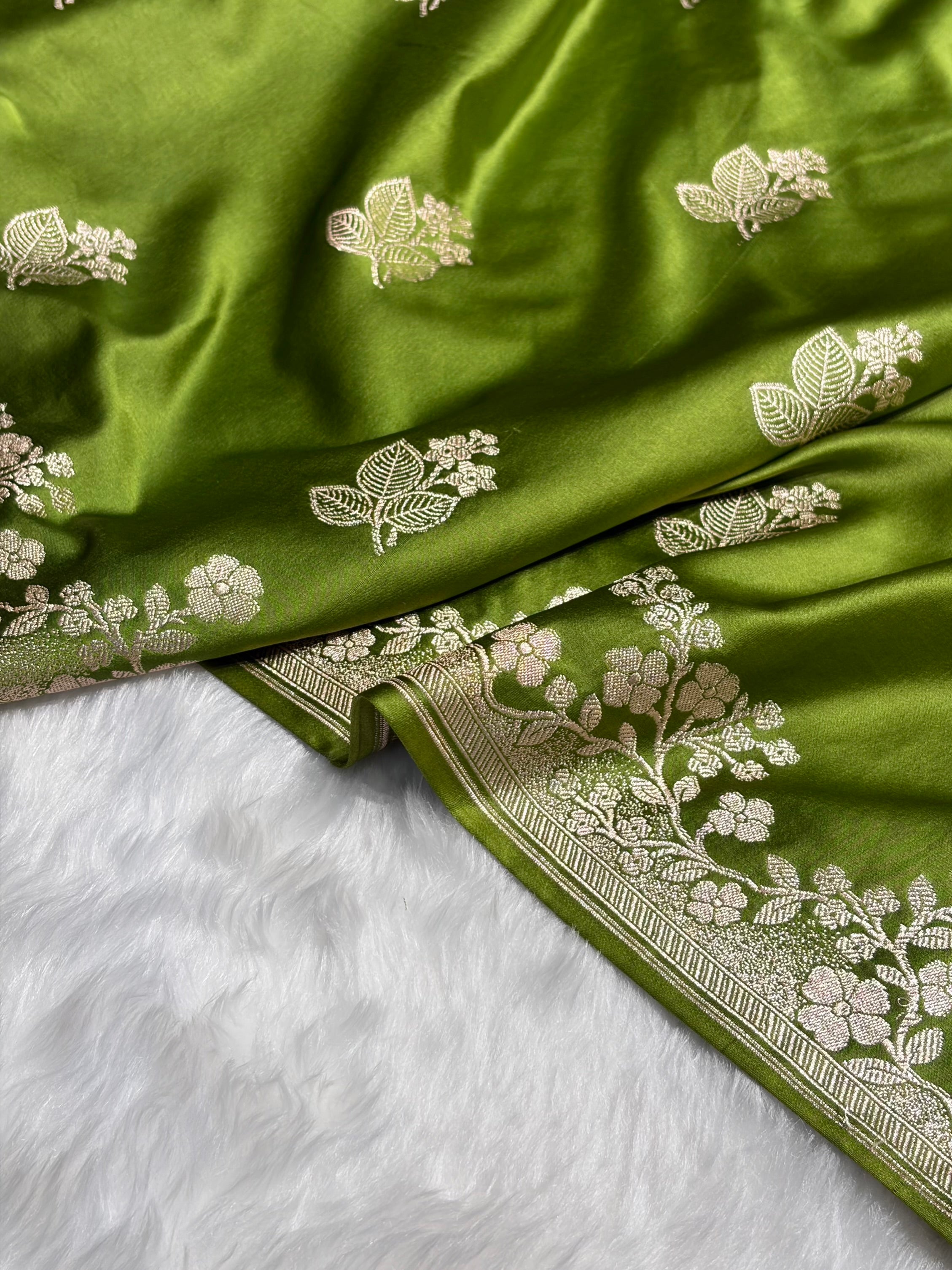 Banarasi Mehendi Shades With Floral Border Mashru Silk Saree MS83