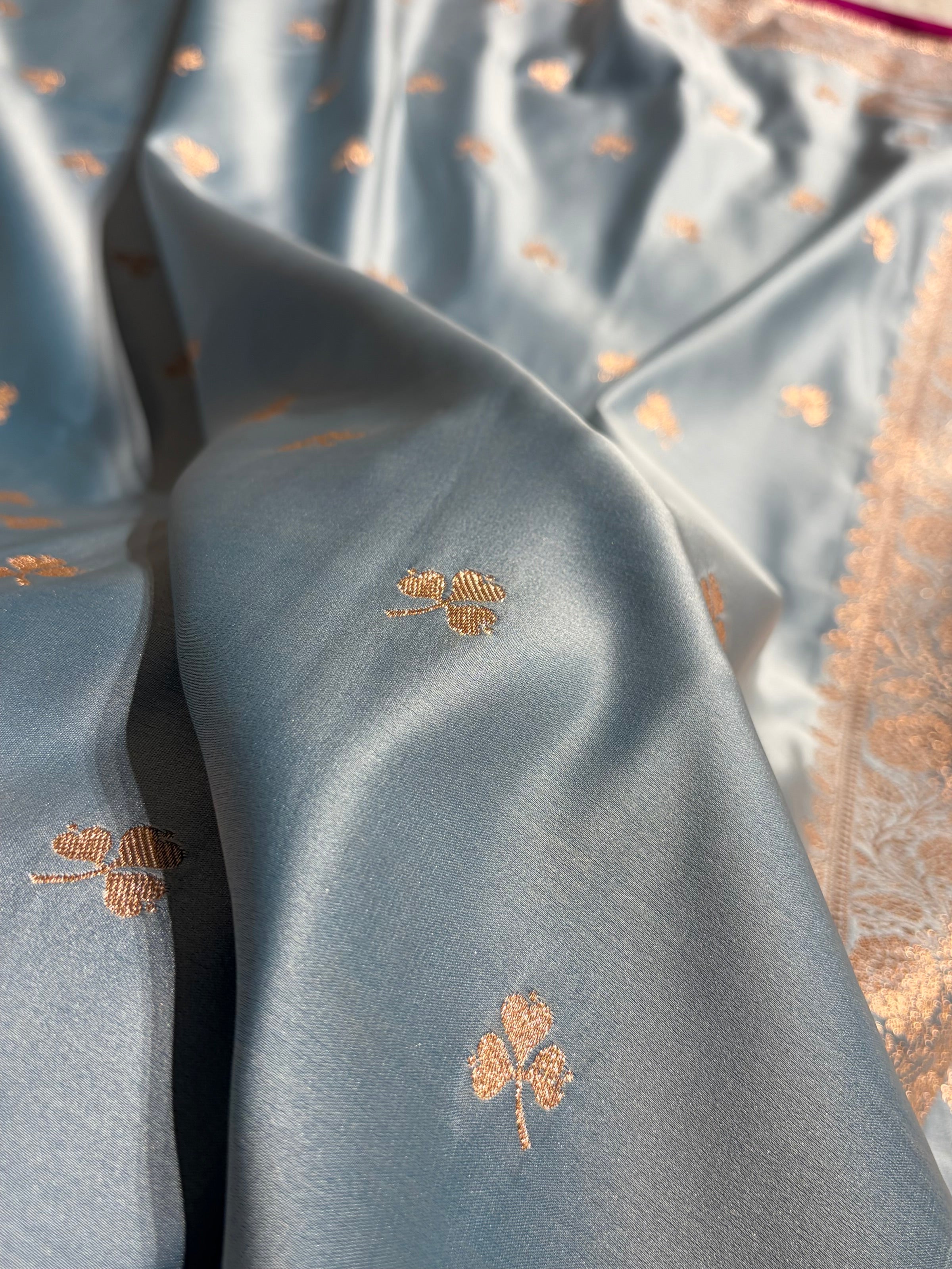 Powder Blue Blue Blue Booti Katan Silk Saree SK09