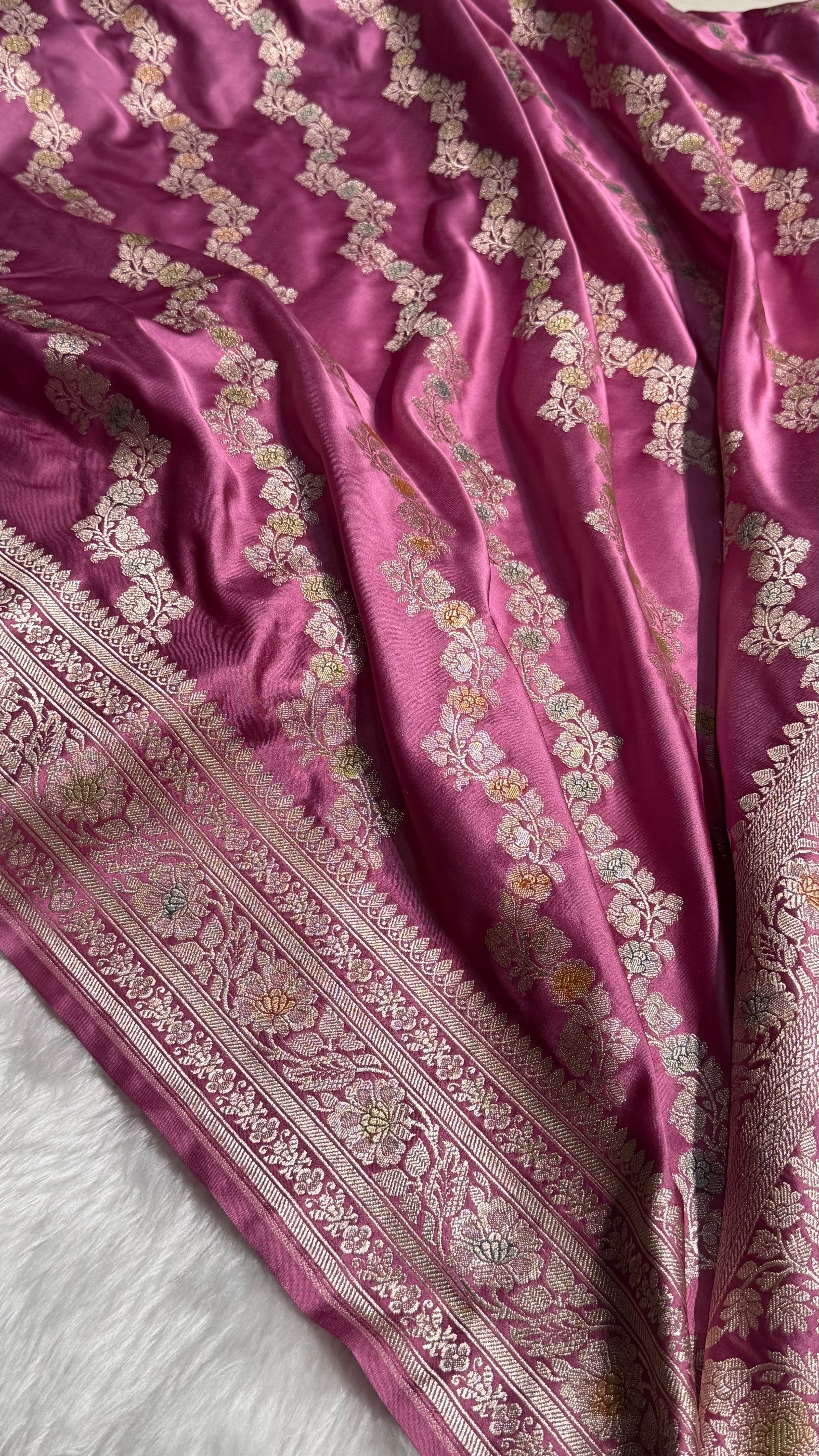 Mauve Shades Minakari Mashru Silk Saree With Cross Pattern