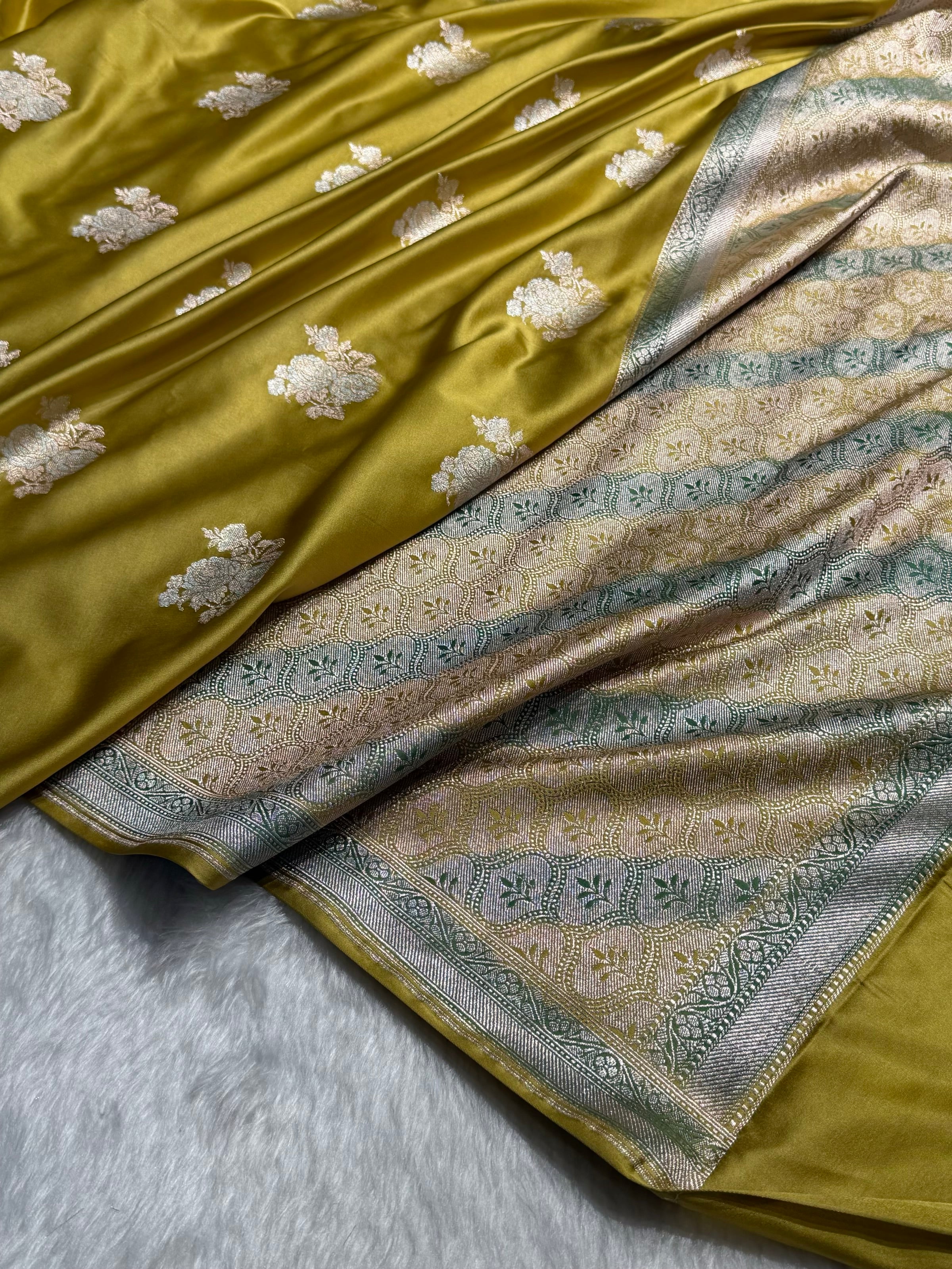 Light Mehandi Sona Rupa Floral Motif Minakari Border Mashru Silk Saree MS50
