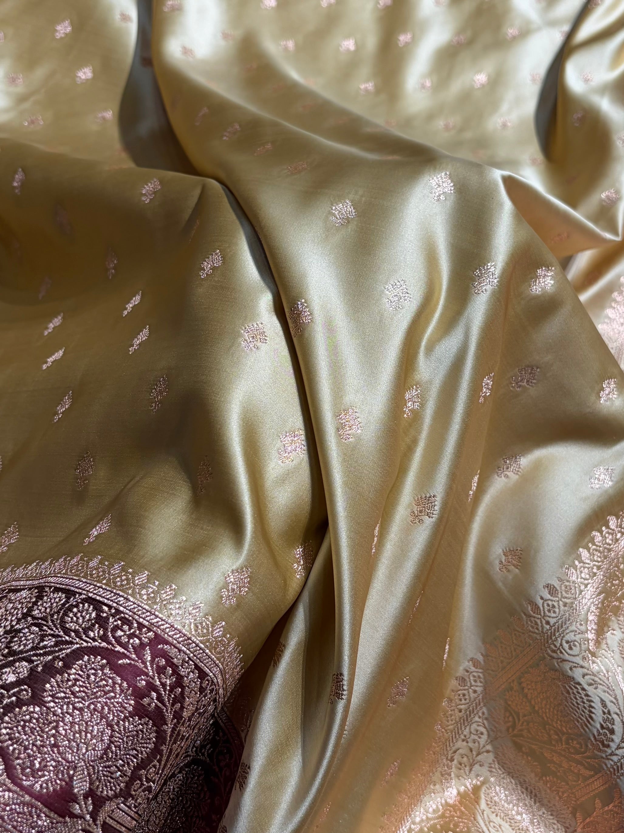 Banarasi Satin Katan Saree Floral Booti Pattern in Contrast Tusser / Garnet Shades SK153
