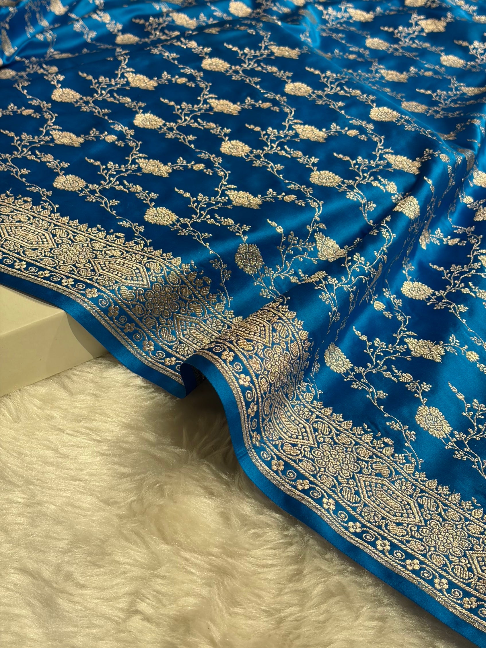 Banarasi Firozi Shades Floral Mashru Silk Saree MS92