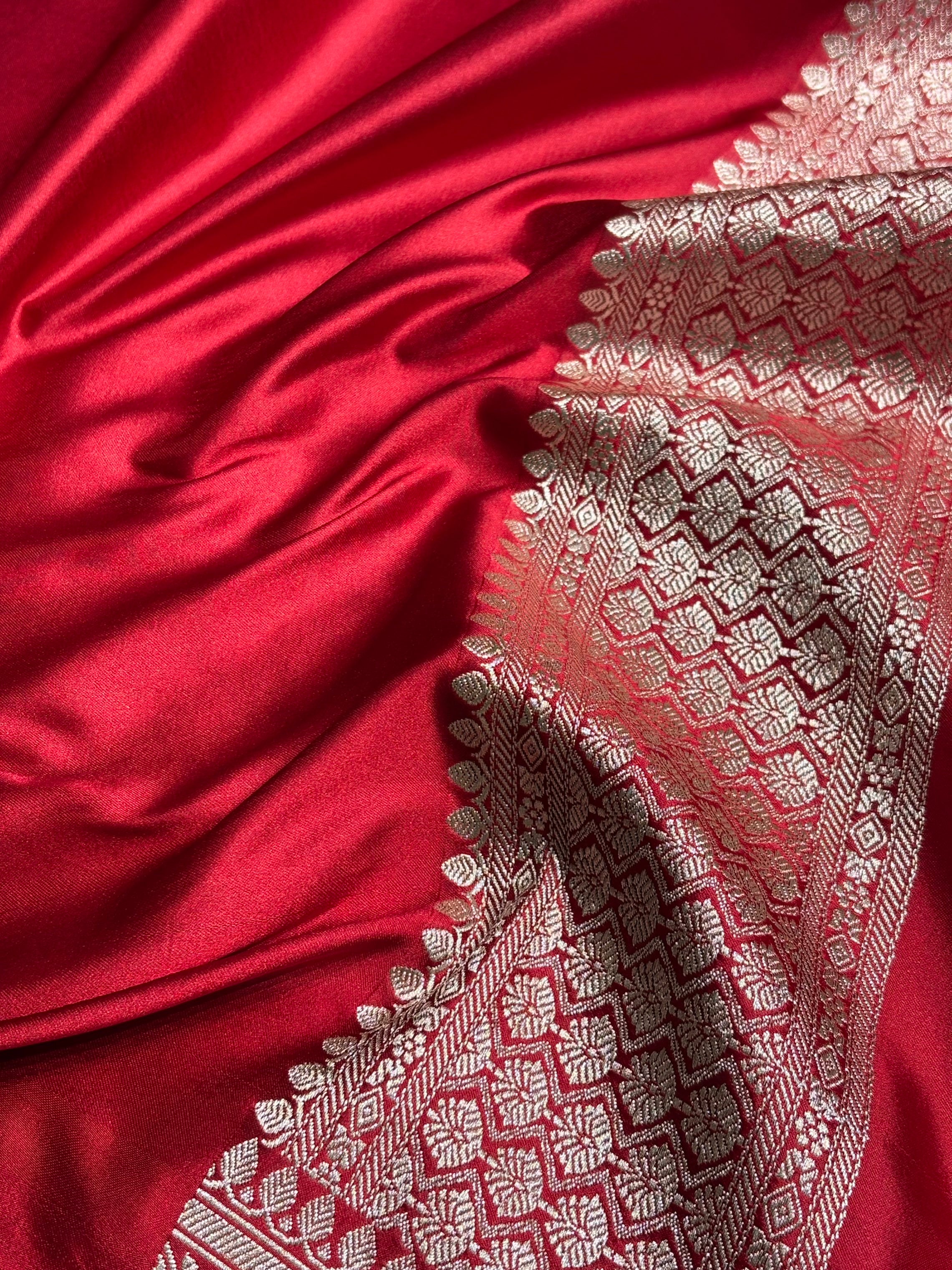 Banarasi Tanchoi Cherry Red Floral Booti Mashru Silk Saree MS59