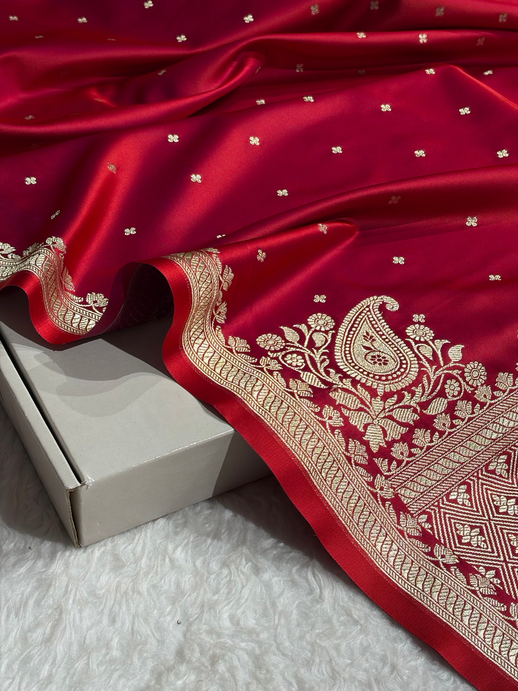 Magentic Red Shades Banarasi Boota Pattern Floral Mashru Silk Saree MSM-119