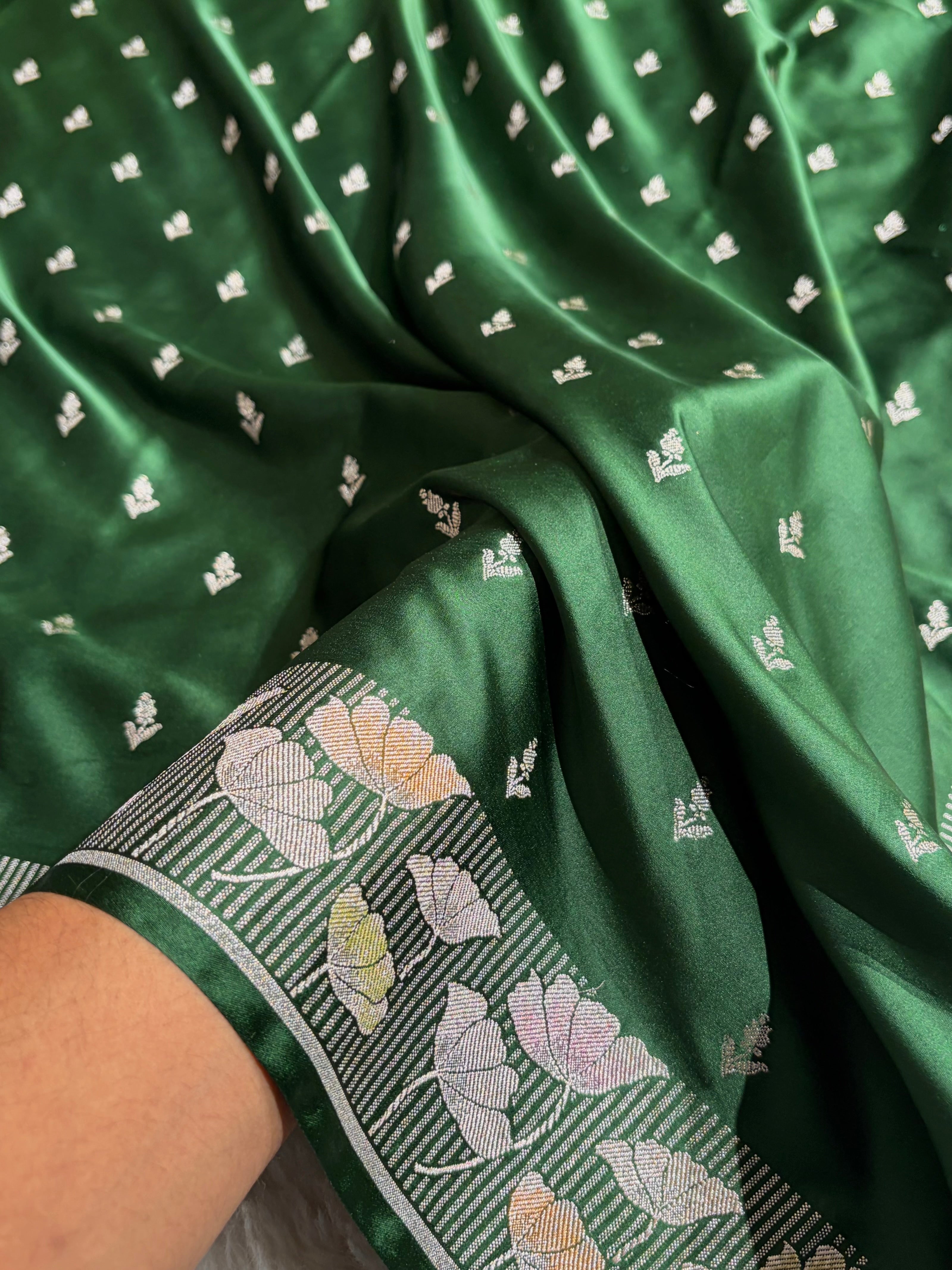 Banarasi Floral Jaal Pattern in Bottle Green Shades Floral Mashru Silk Saree MCS99