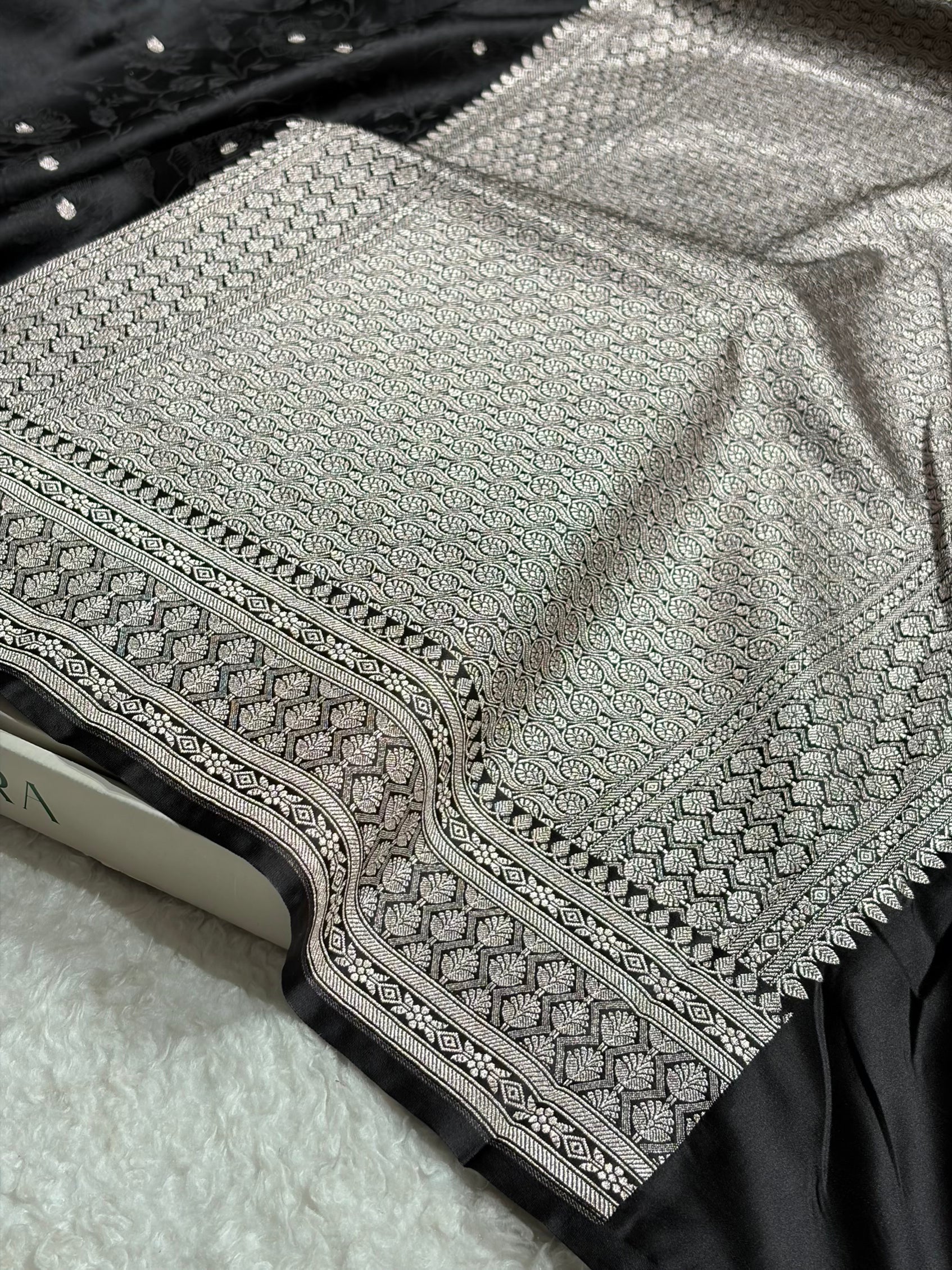 Black Tanchoi Floral Booti Mashru Silk Saree MS59