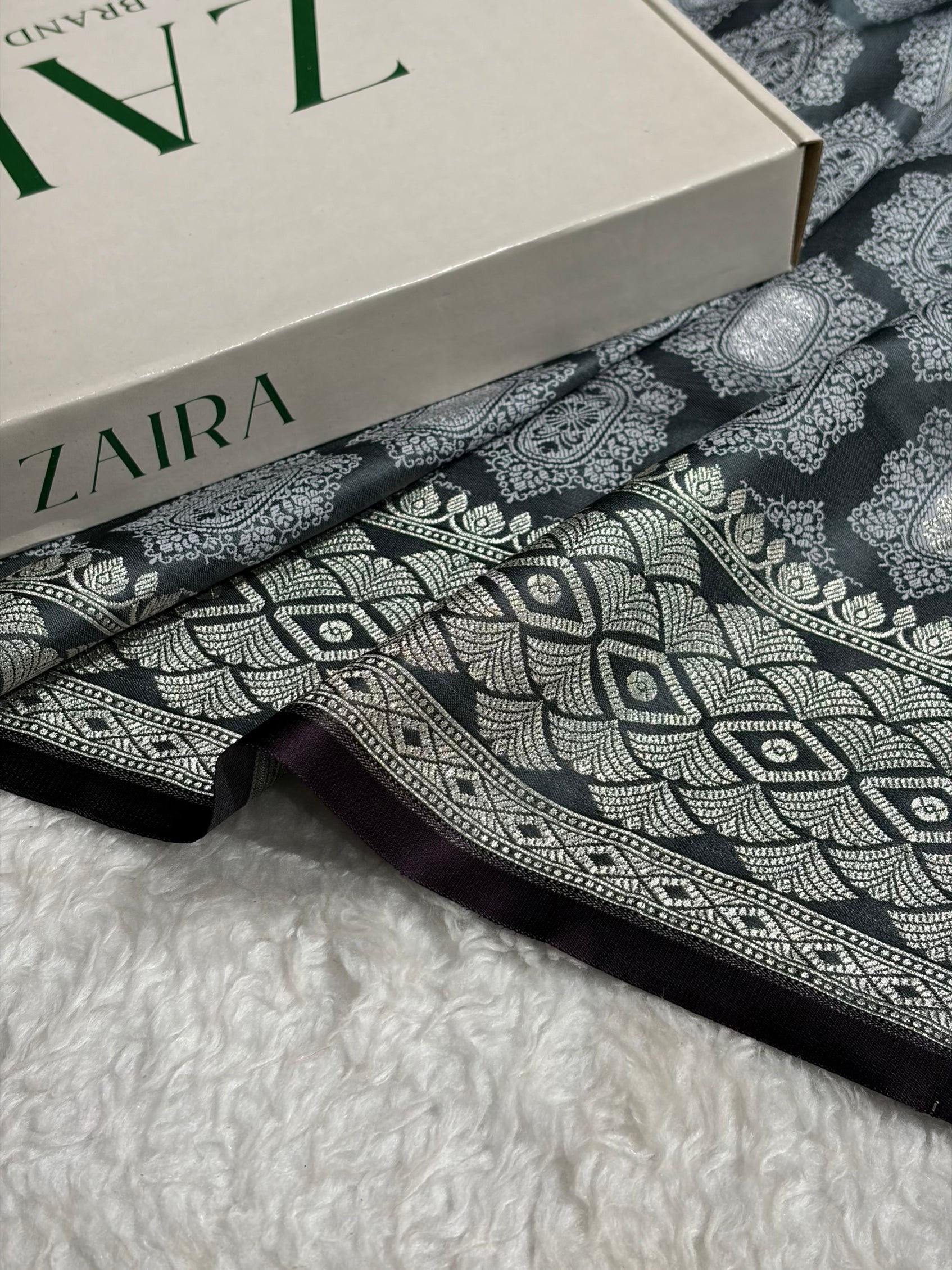 Banarasi Dark Grey Shades Tanchoi Motif Mashru Silk Saree