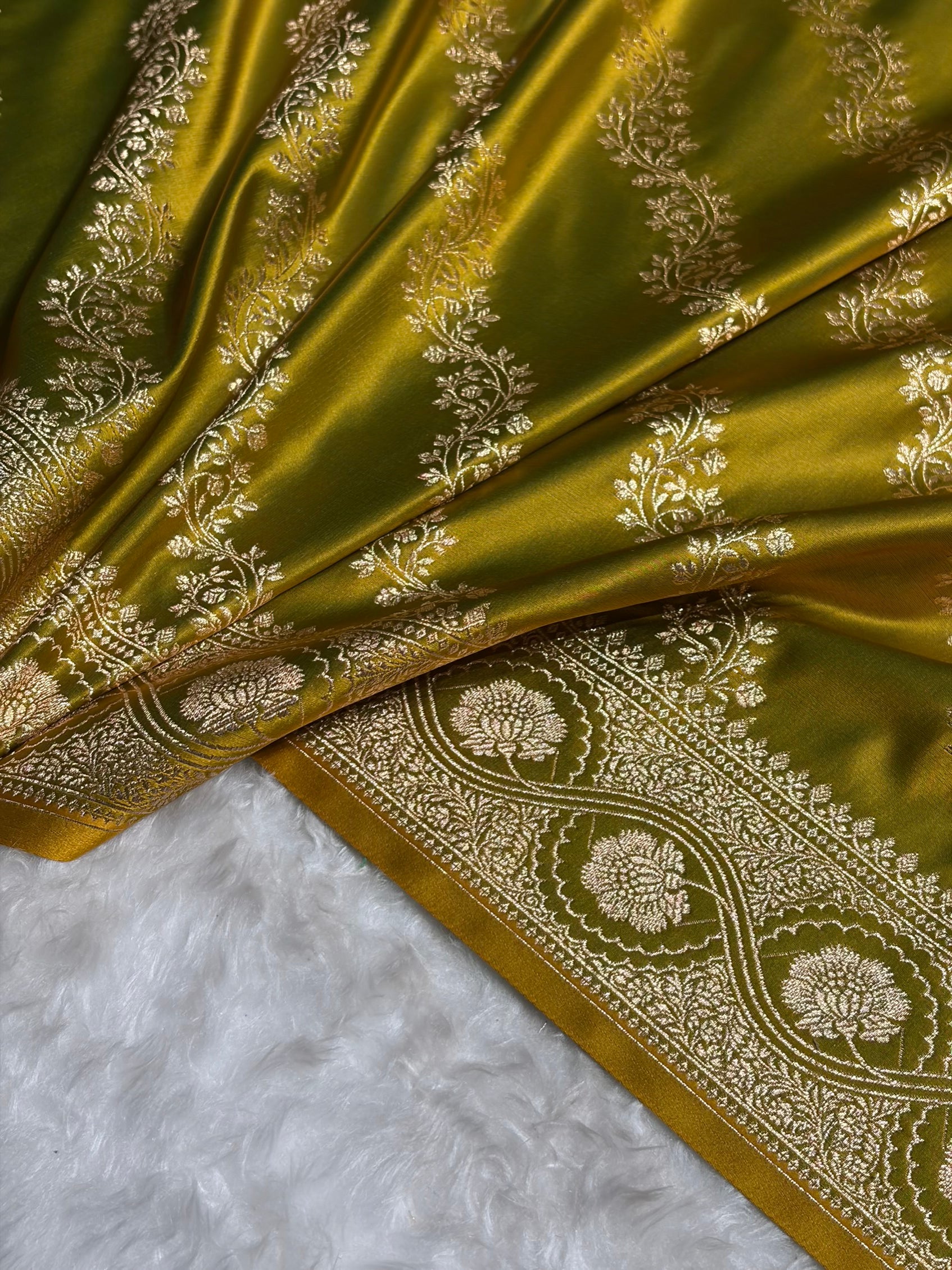 Liril Mehendi Floral Cross Pattern Satin Katan Silk Saree SK74