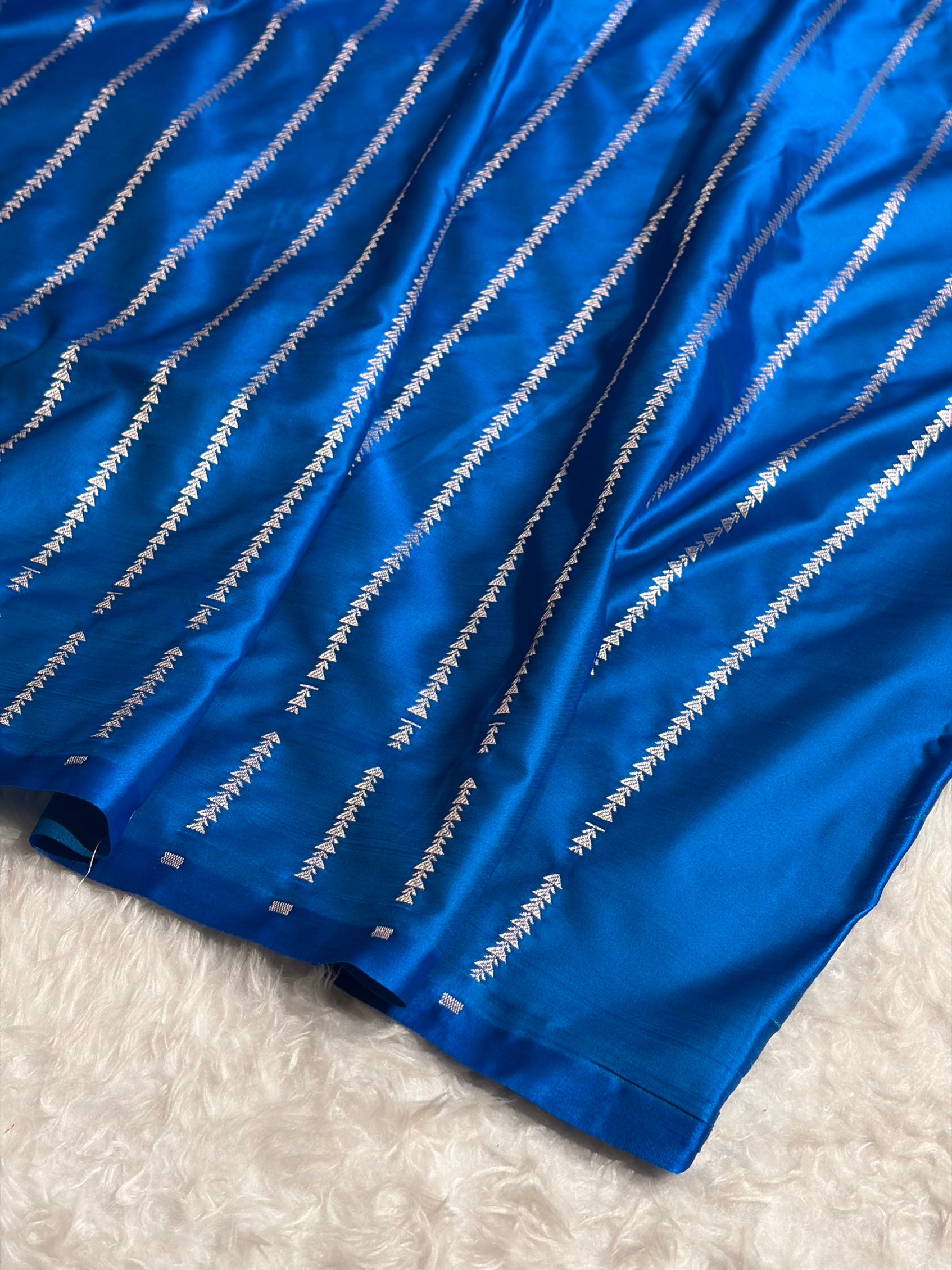 Wine / Royal Blue Shades Banarasi Booti Pattern Mashru Silk Saree MSM-137