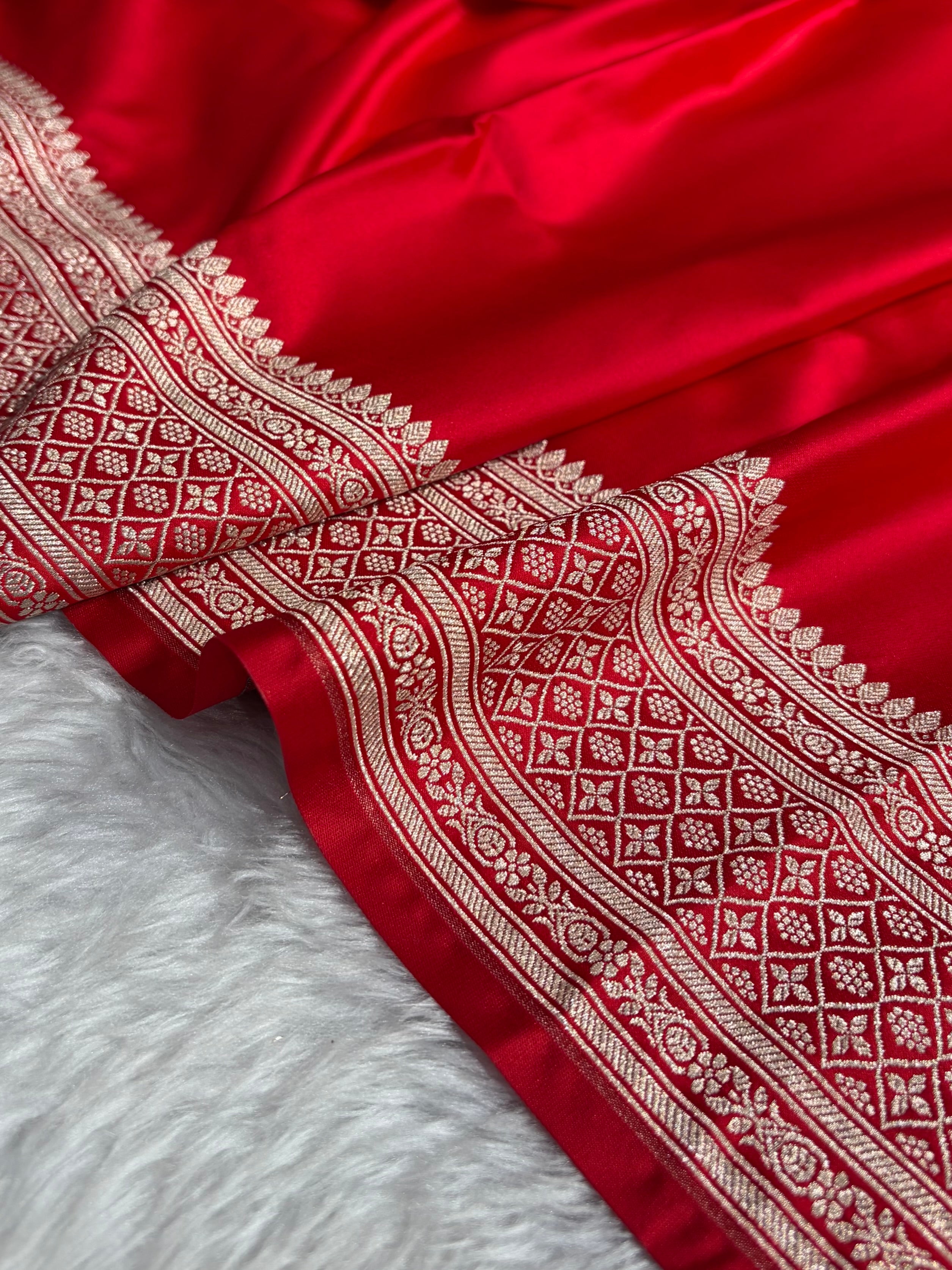 Banarasi Plain Red Shades With Minakari Pallu Mashru Silk Saree MS82
