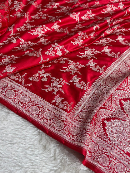 Banarasi Floral Jaal Pattern in Red Shades Floral Mashru Silk Saree MCS98