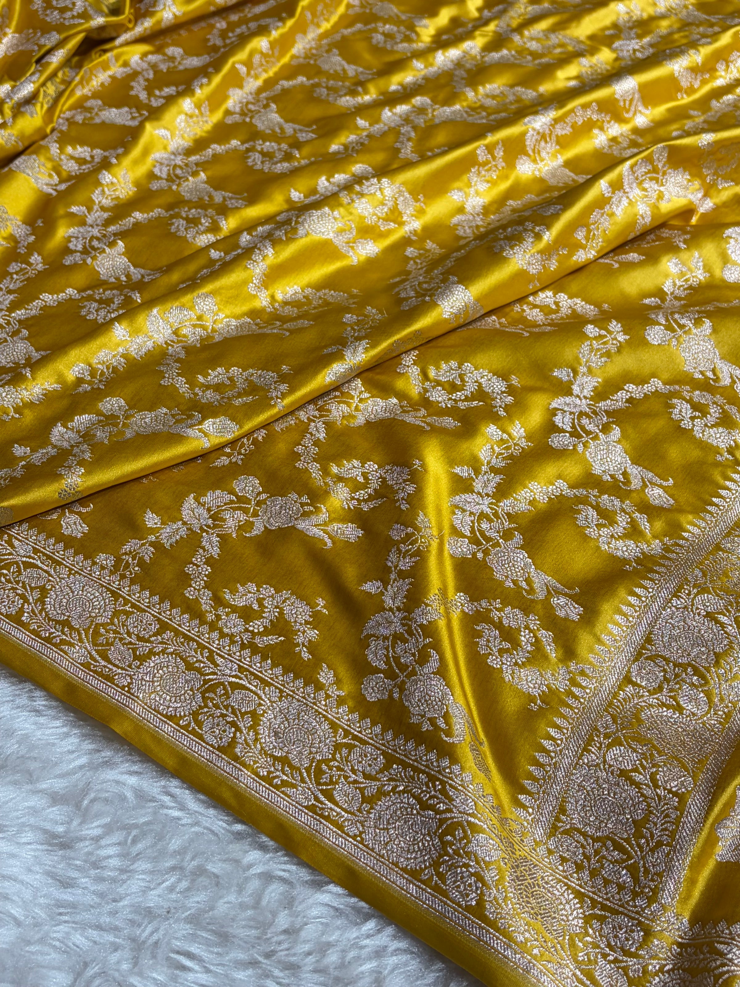 Banarasi Floral Jaal Pattern in Mustard Shades Floral Mashru Silk Saree MCS98