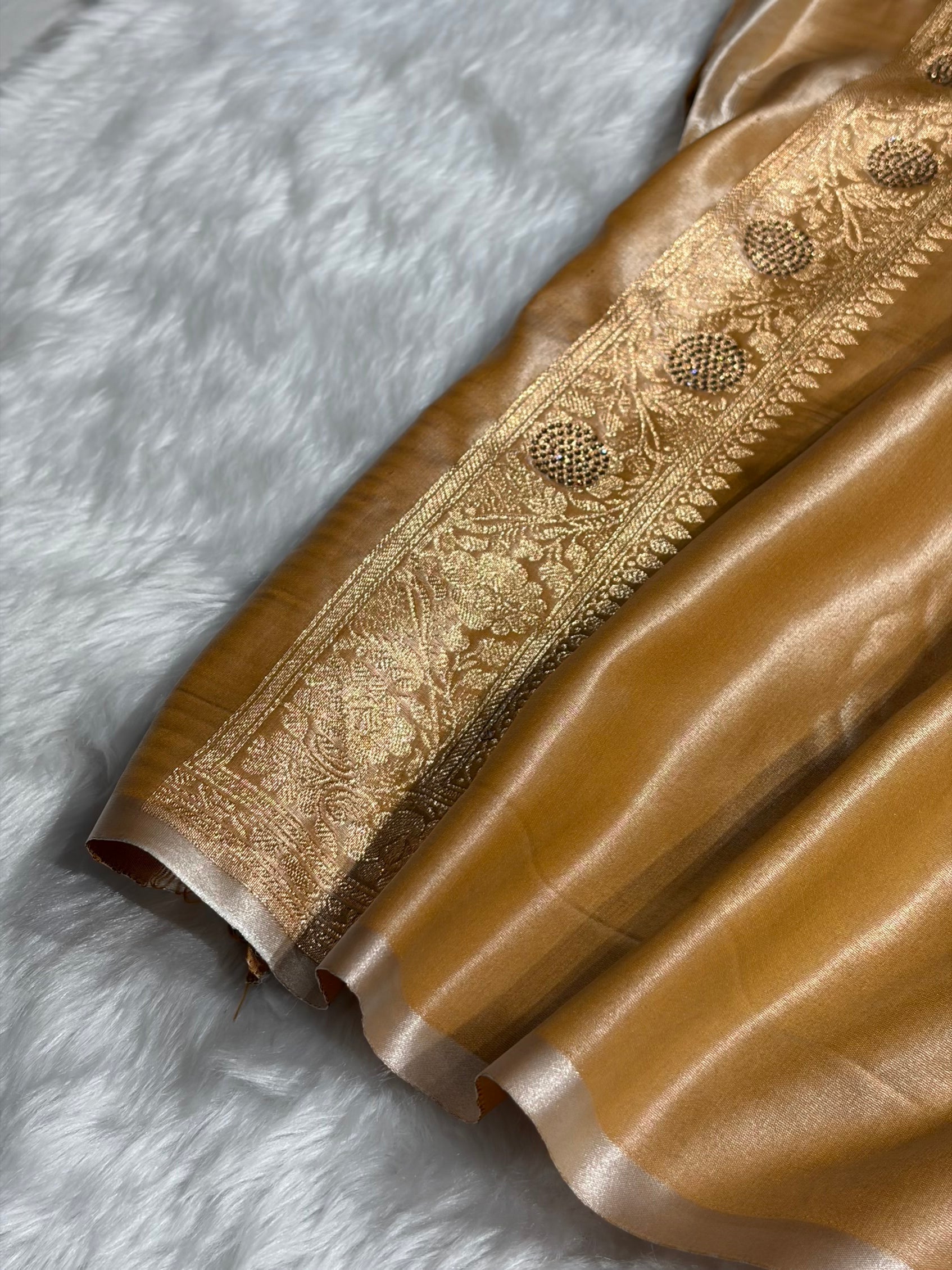 Banarasi Bridal Beige Booti stone work With Gotta Patti BSS20