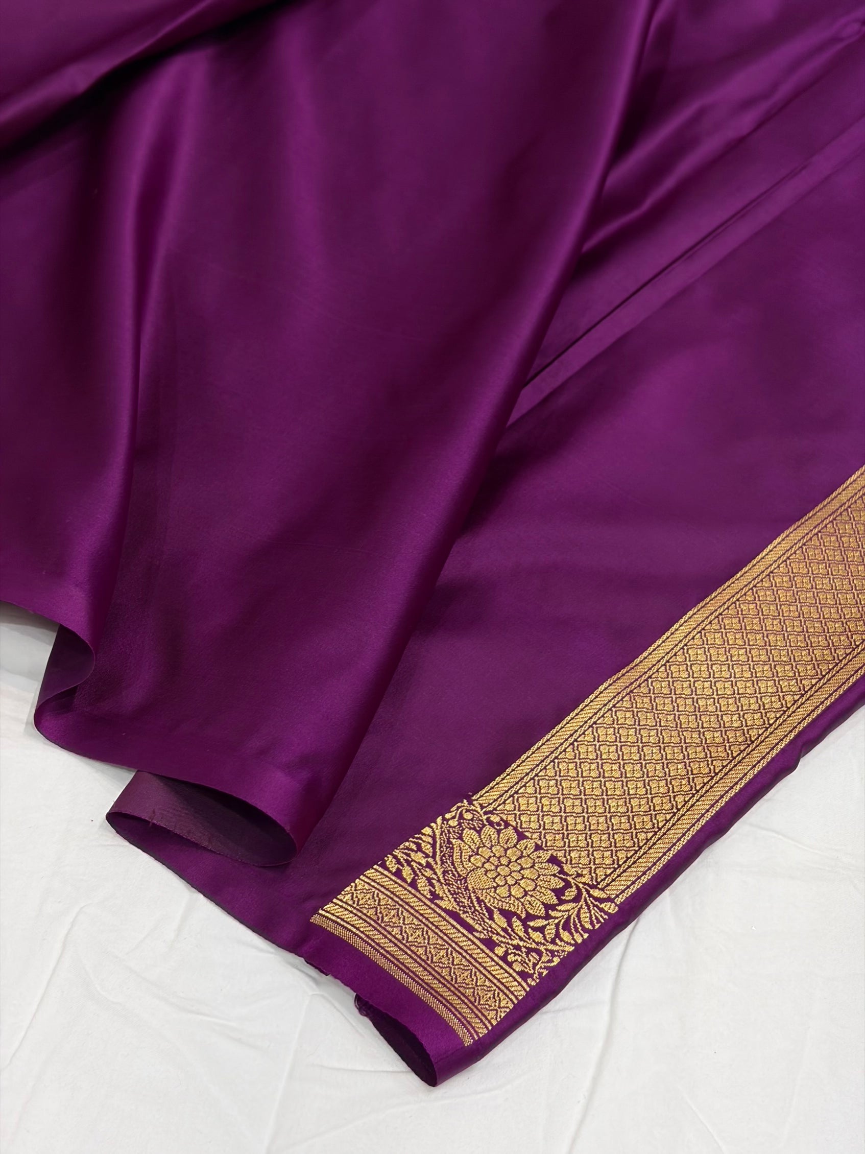 Wine Mauve Shade With Booti Pattern Mashru Silk Saree