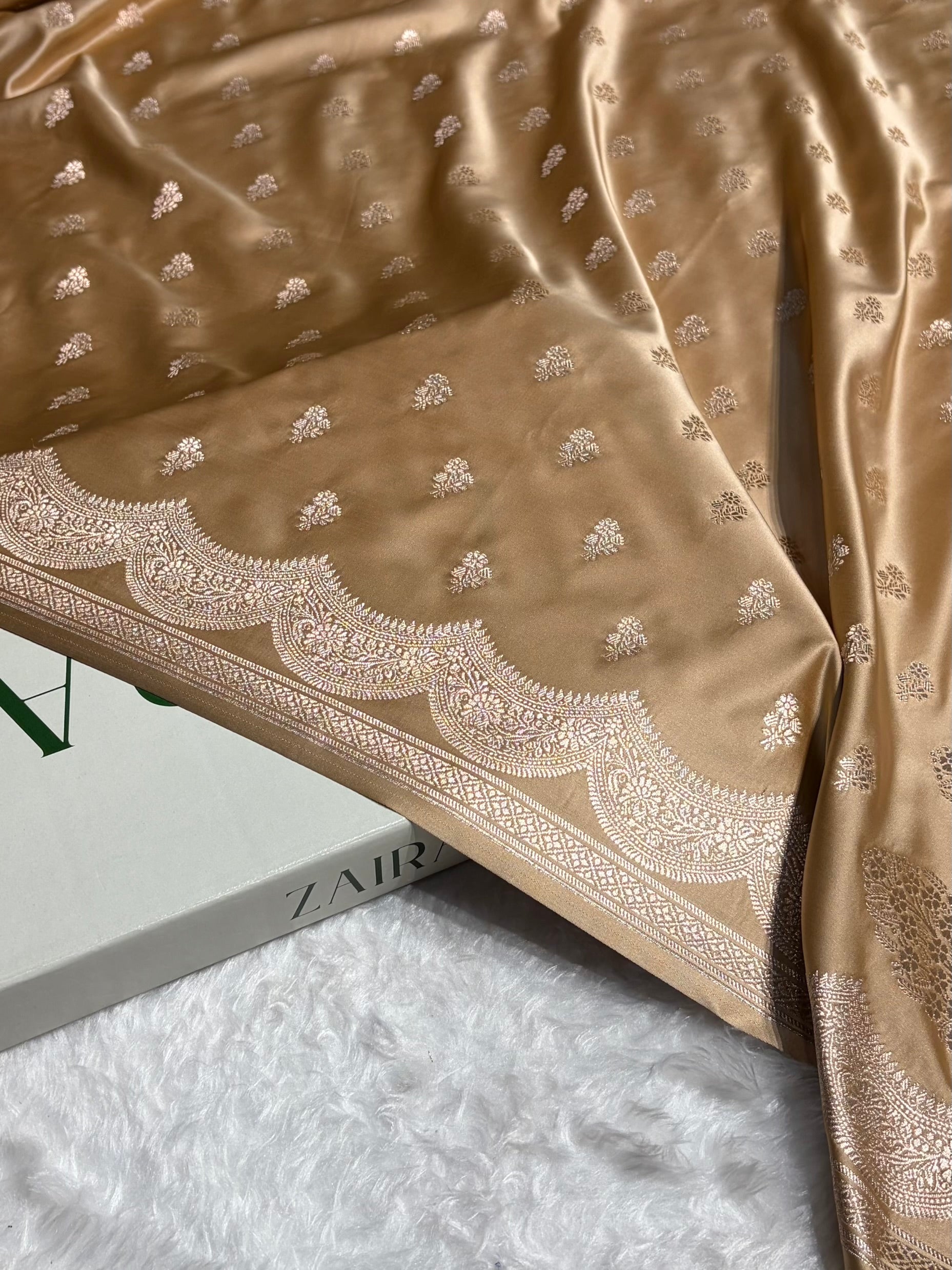 Tusser Scallop Booti Mashru Silk Banarasi Saree MSM-35