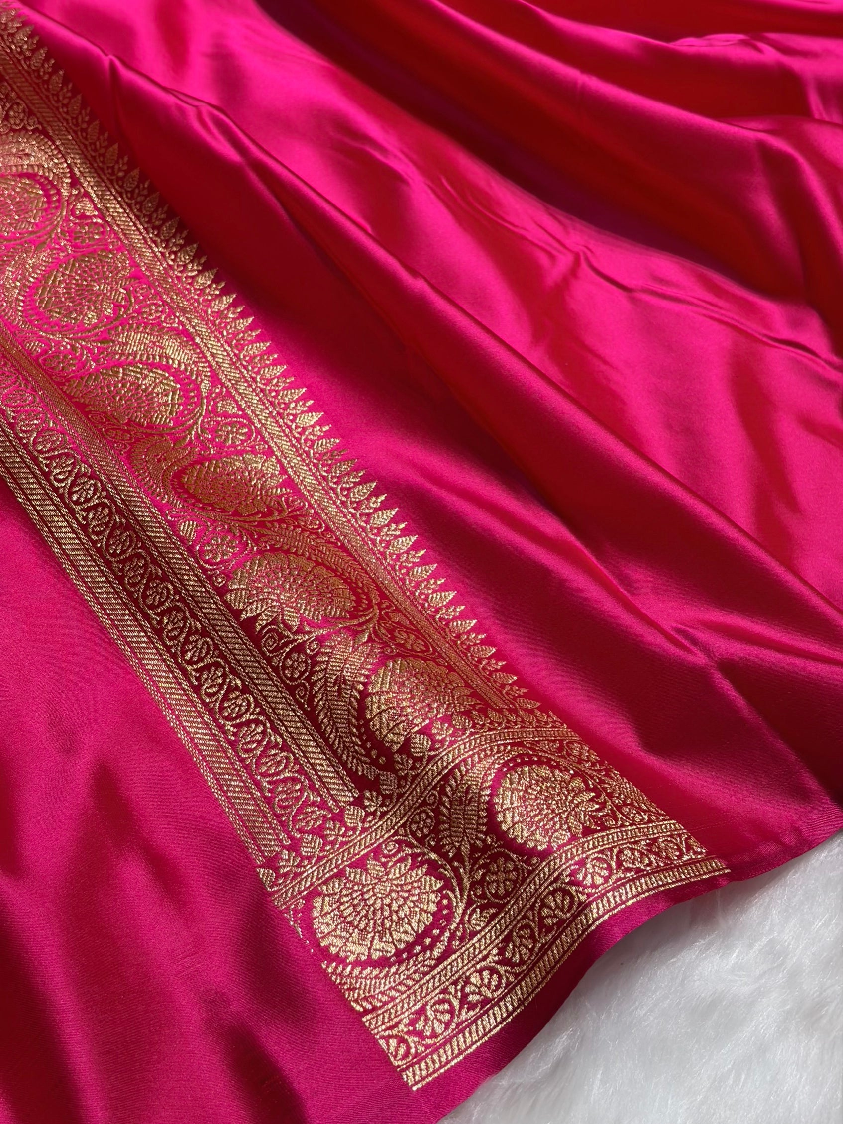 Rani Floral Boota Pattern Satin Katan Silk Saree SK71