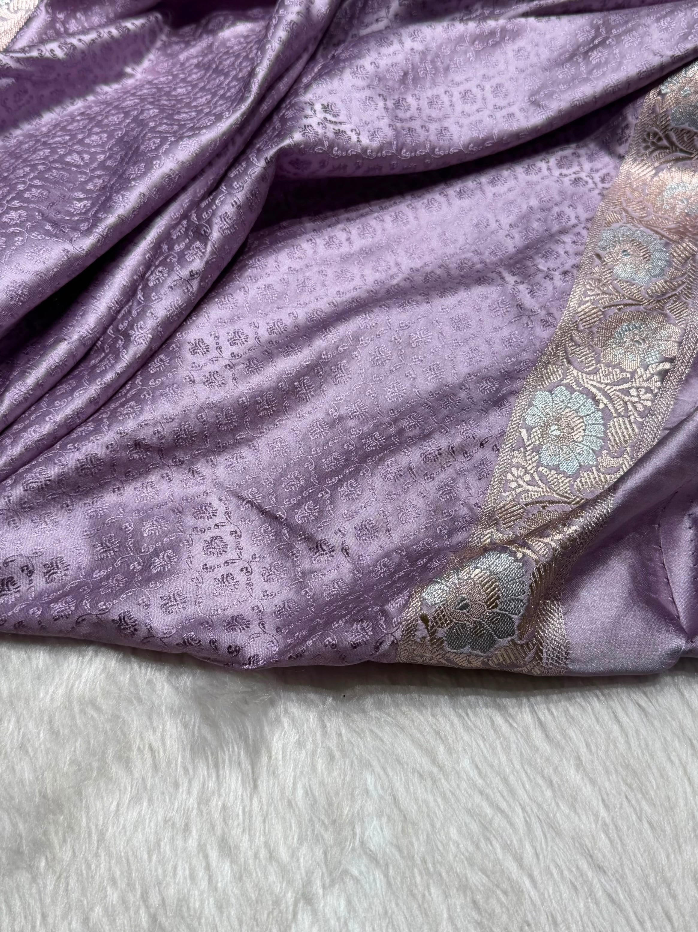 Banarasi Floral Minakari Jaal Pattern in Dusty Lavender Shades Floral Mashru Silk Saree MCS100