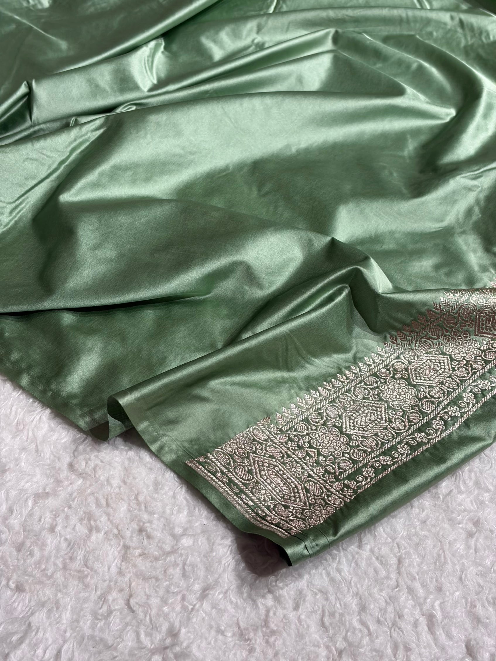 Banarasi Cross Pattern in Sea Green Shades Floral Mashru Silk Saree MCS93