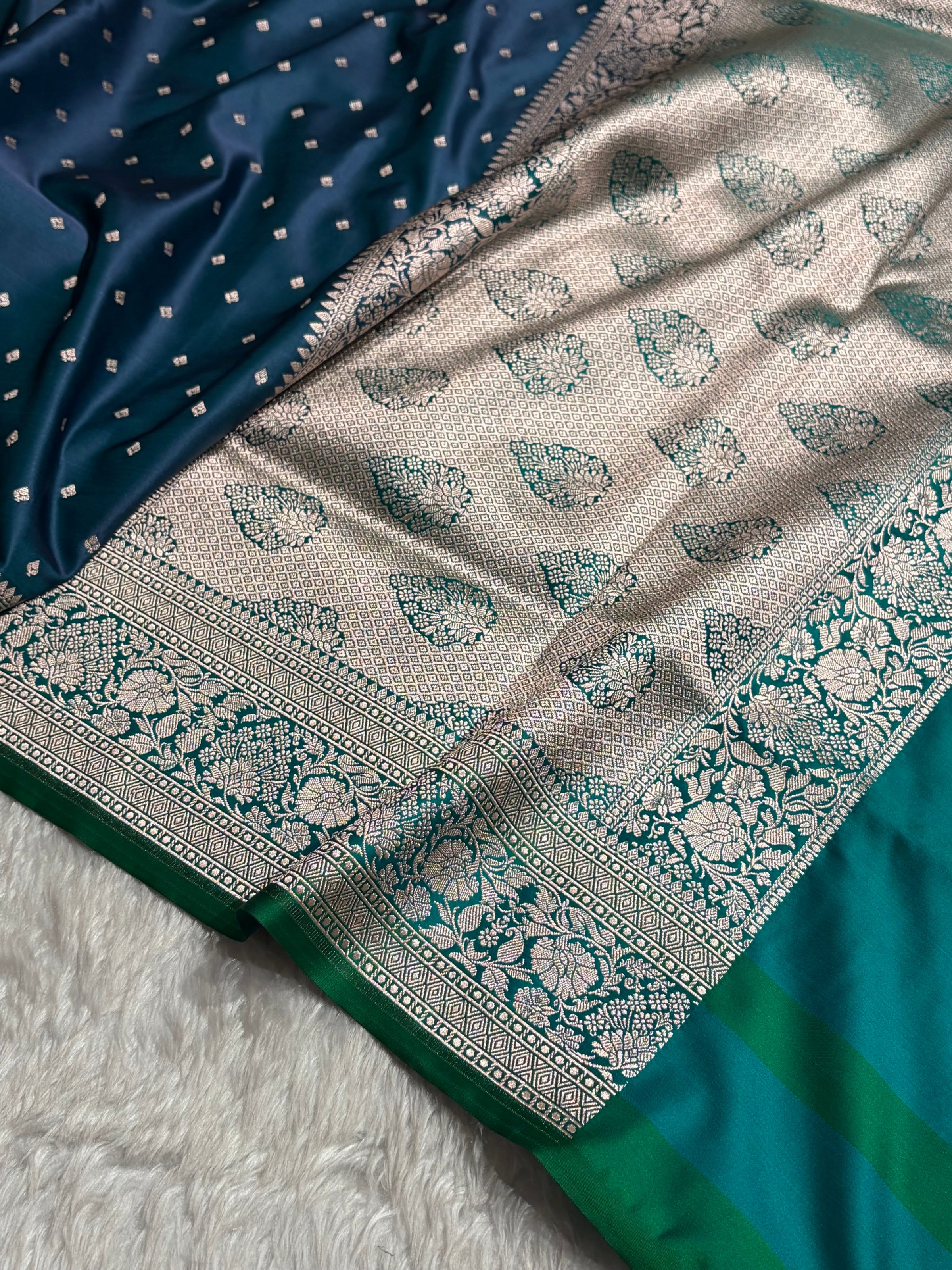 Contrast Peacock / Rama Shade With Booti Pattern Mashru Silk Saree