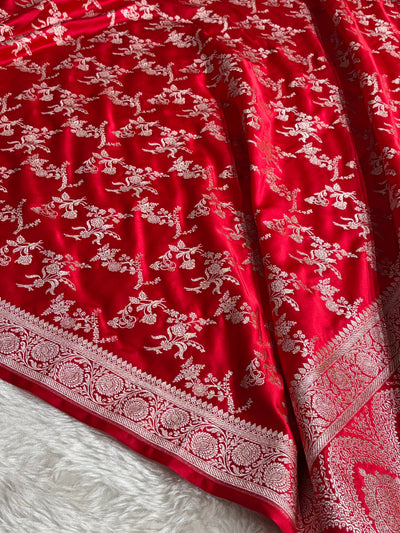 Banarasi Floral Jaal Pattern in Red Shades Floral Mashru Silk Saree MCS98