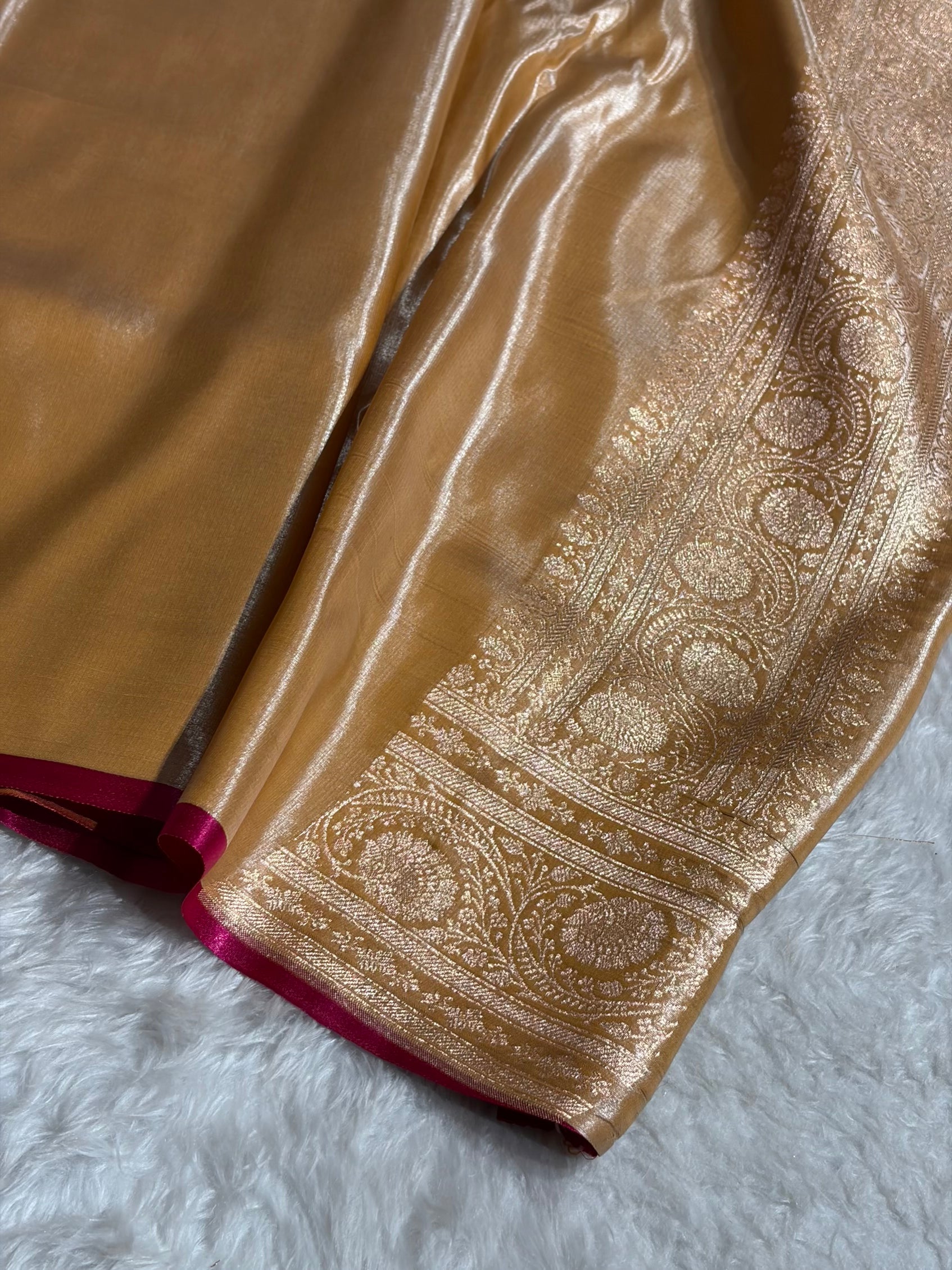 Banarasi Ivory Shades Cross Pattern Banarasi Satin Silk Saree SS52