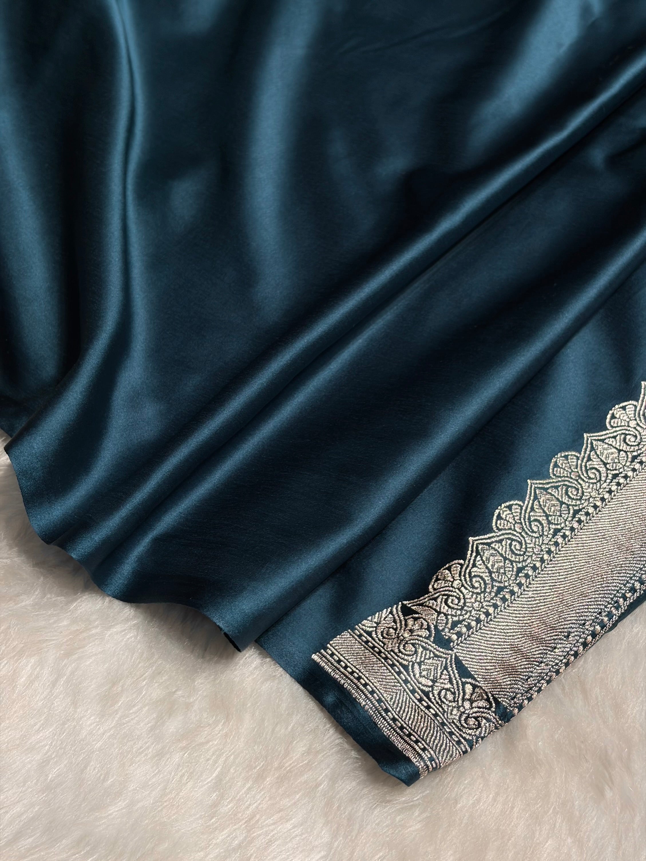 Dark Peacock Shades Unique Motif Mashru Silk Saree ms47