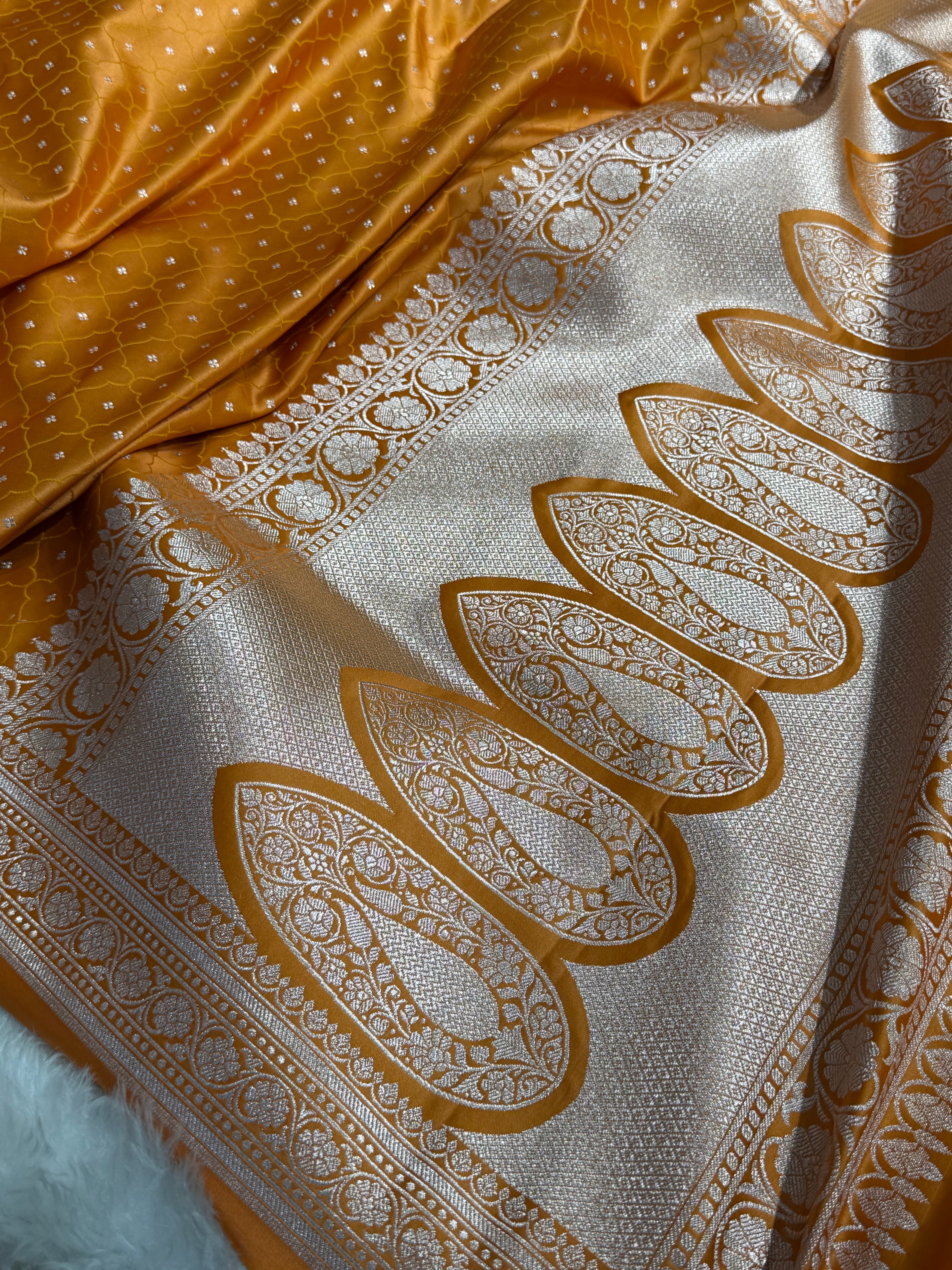 Dusty Peach Shades Tanchoi Motif Mashru Silk Saree MST-13