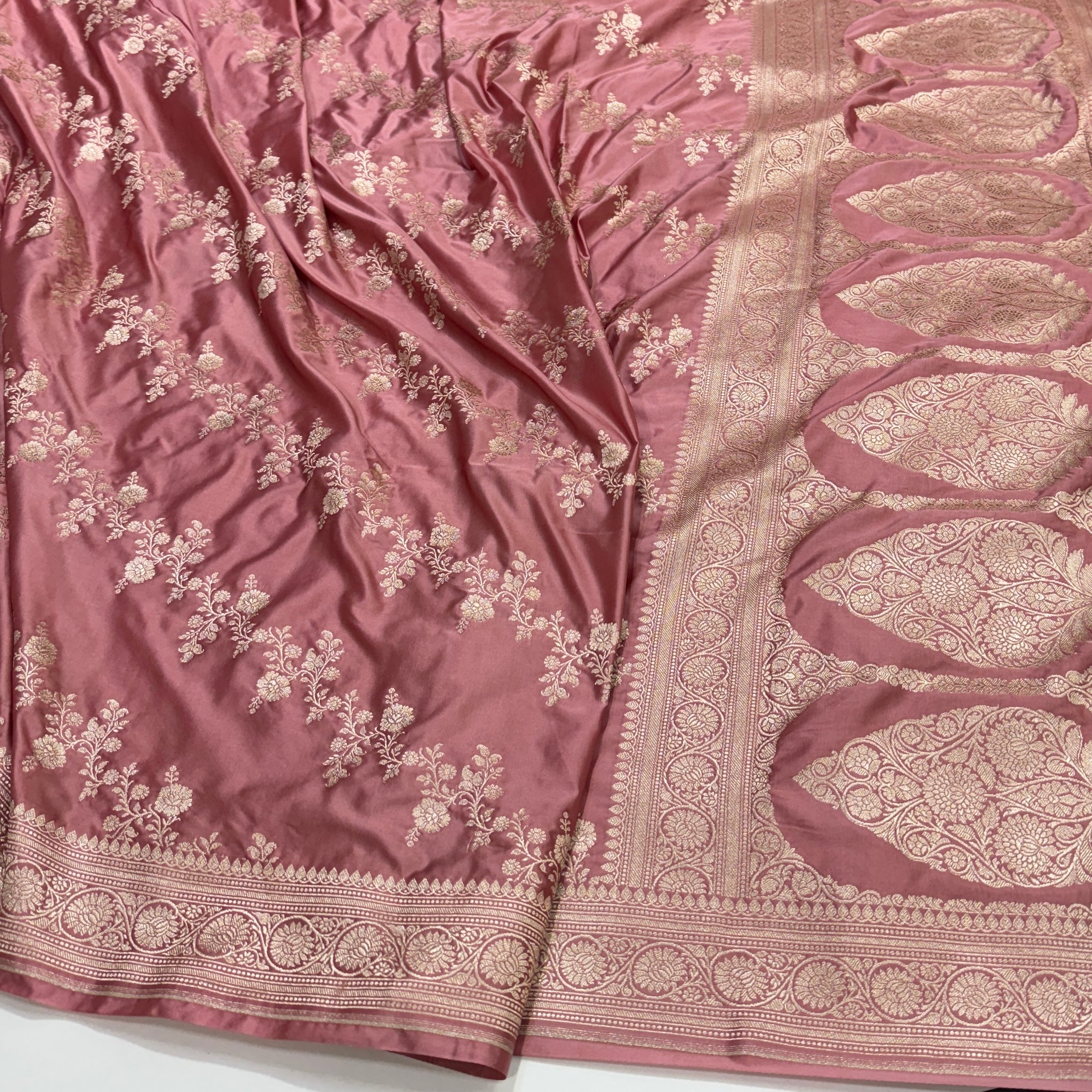 Banarasi Pattern Dusty Onion Pink Shade Mashru Silk Saree