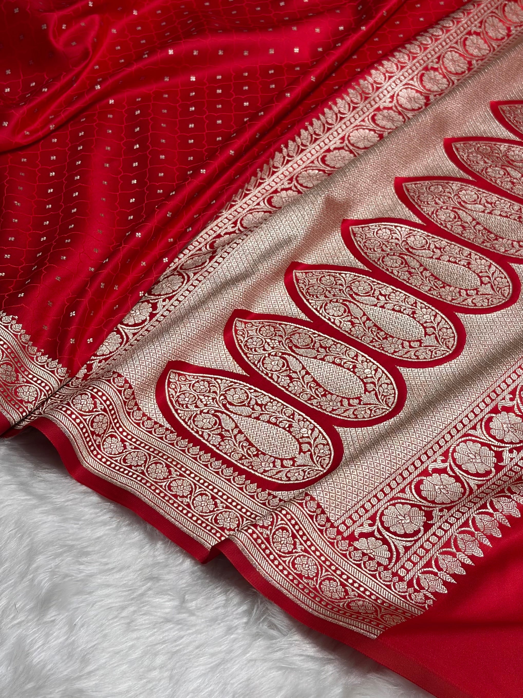 Red Shades Tanchoi Motif Mashru Silk Saree MST-13